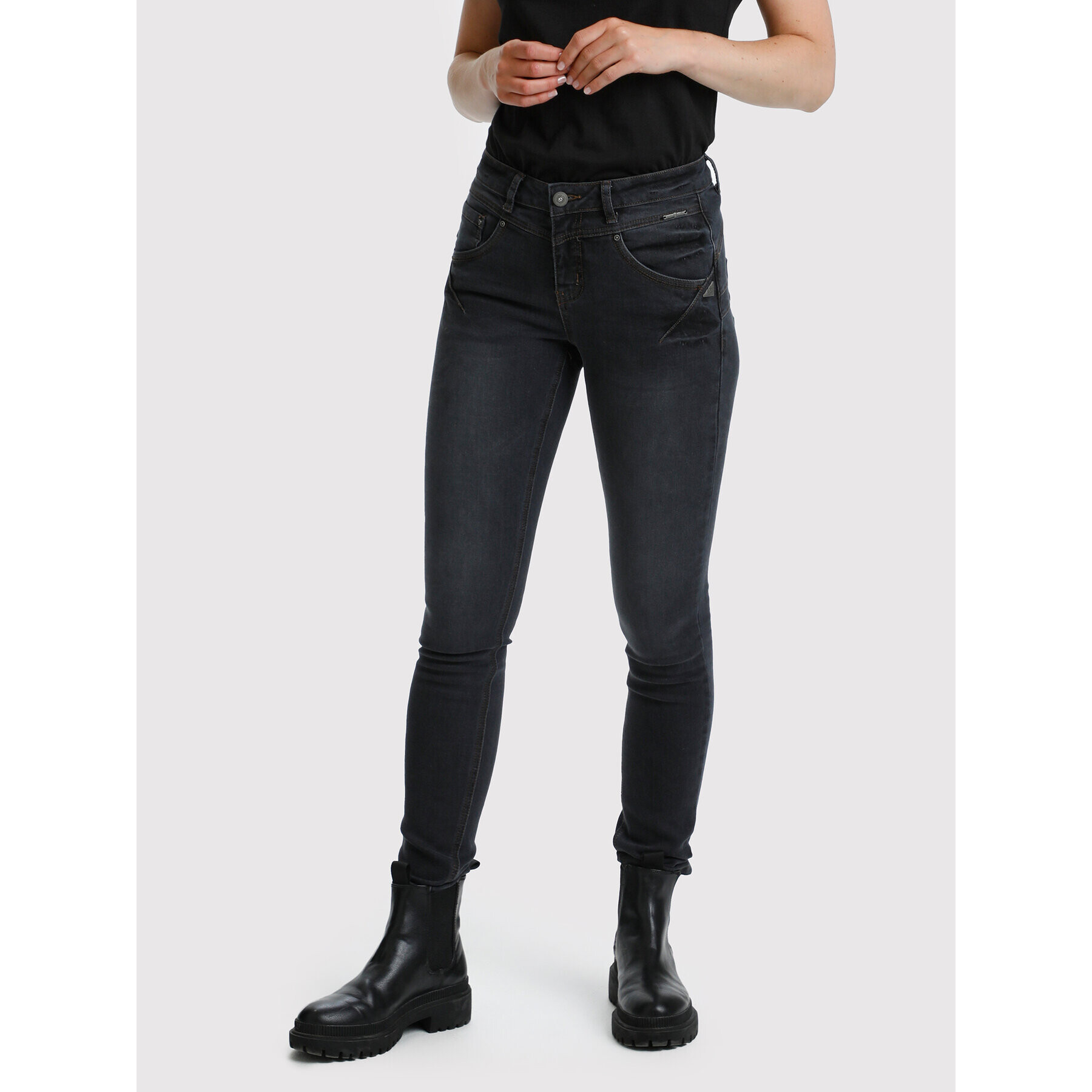 Cream Дънки Amalie 10604221 Черен Shaped Fit - Pepit.bg