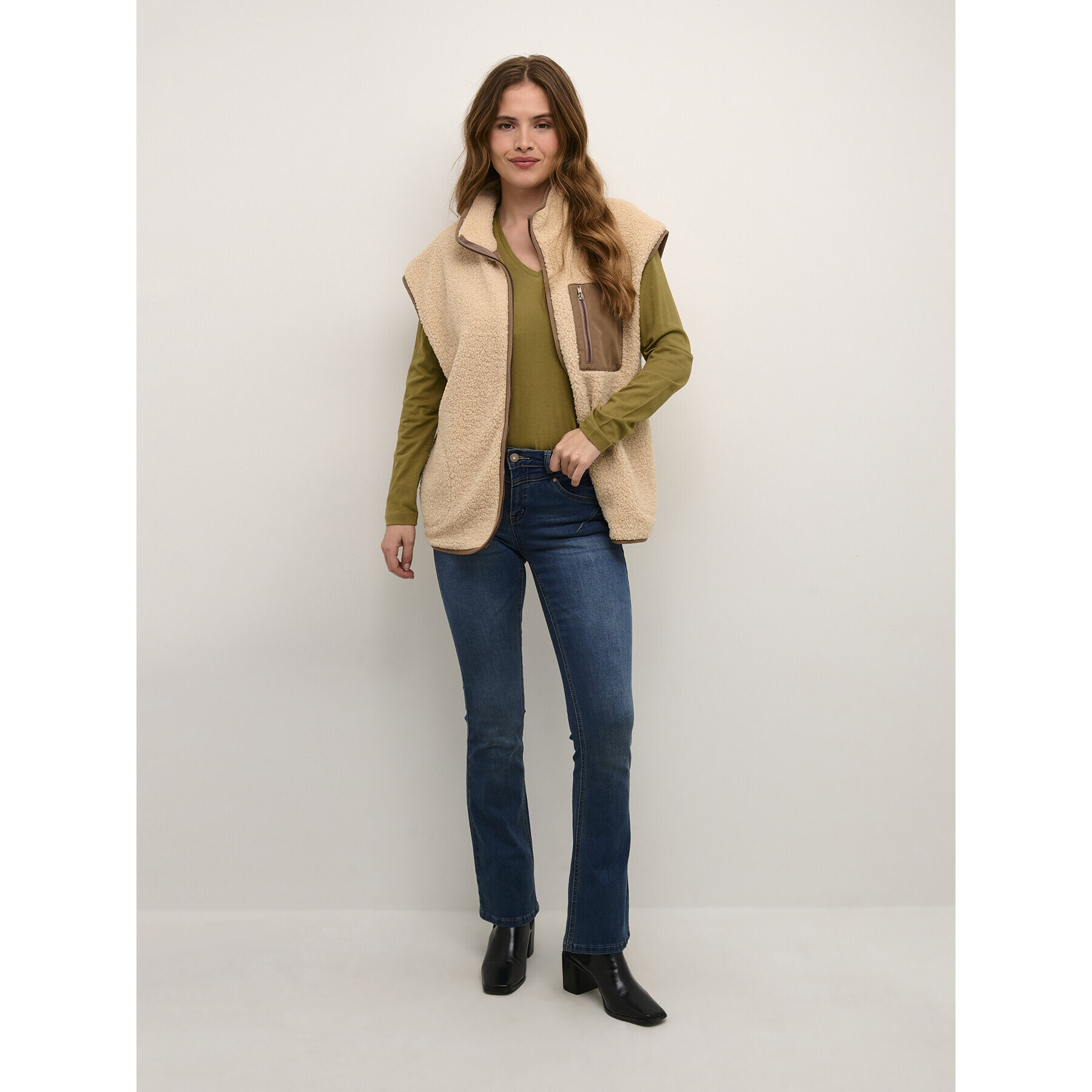 Cream Елек Crdisa 10611962 Бежов Loose Fit - Pepit.bg