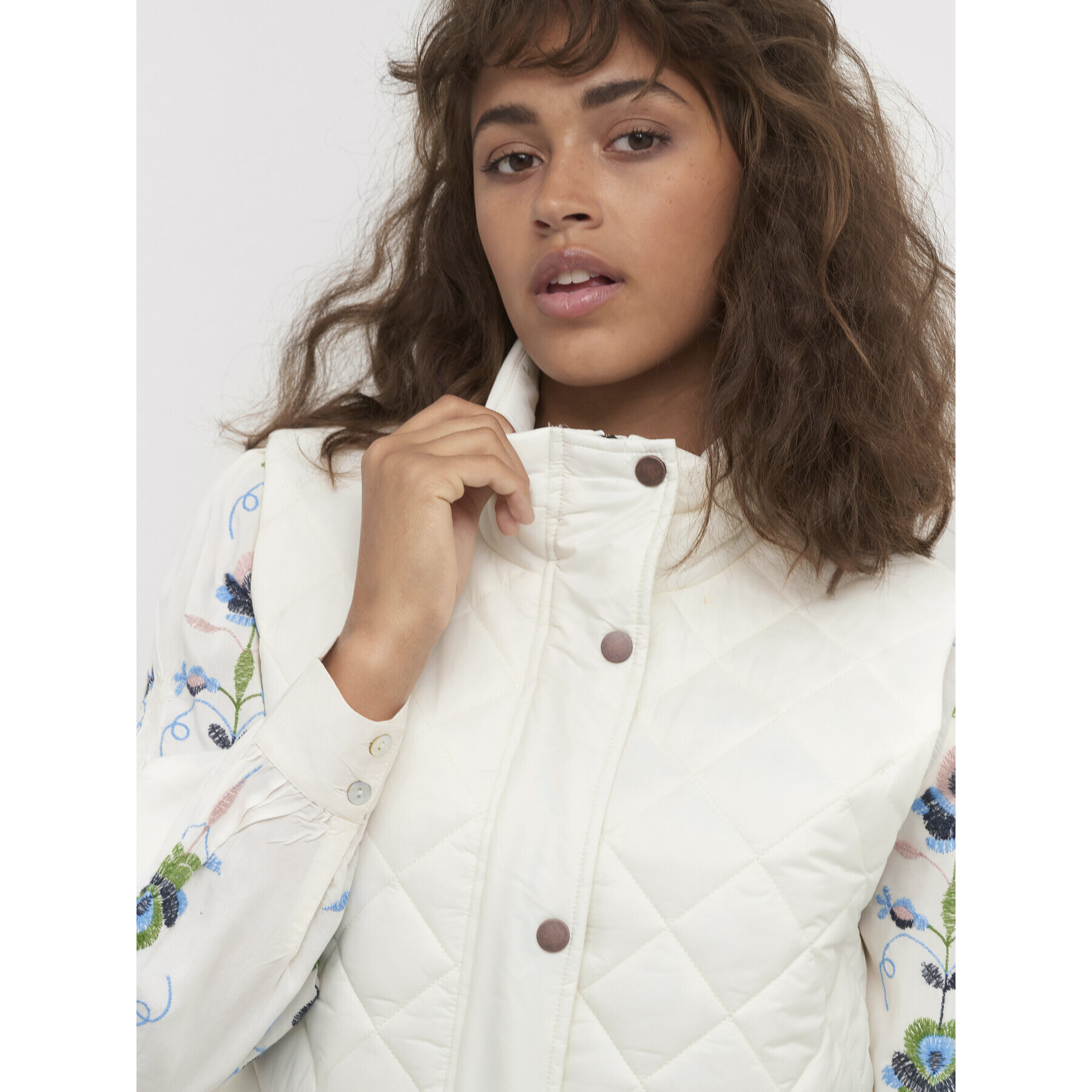 Cream Елек CROlli 10610890 Бял Loose Fit - Pepit.bg