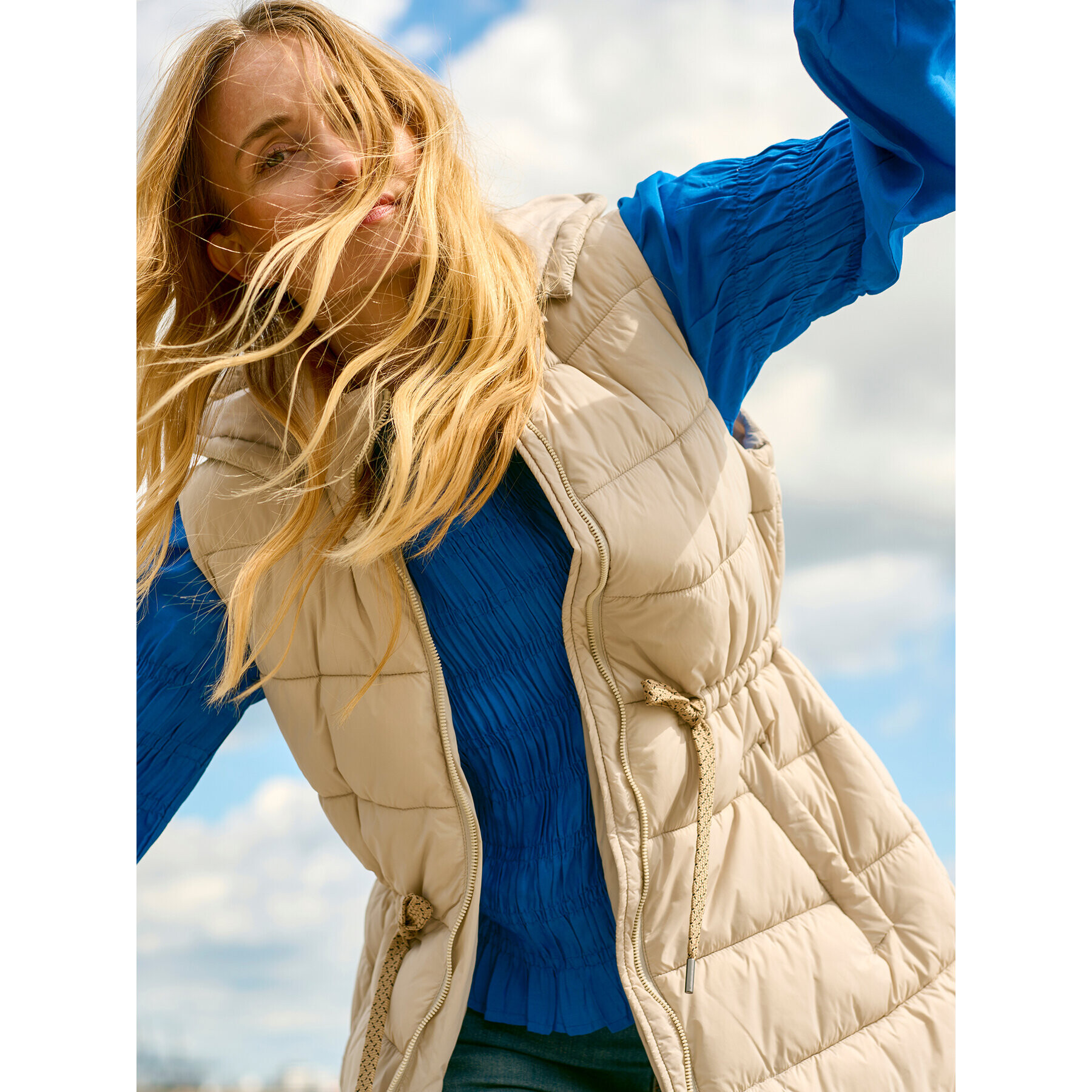 Cream Елек Gaiagro 10610310 Бежов Loose Fit - Pepit.bg