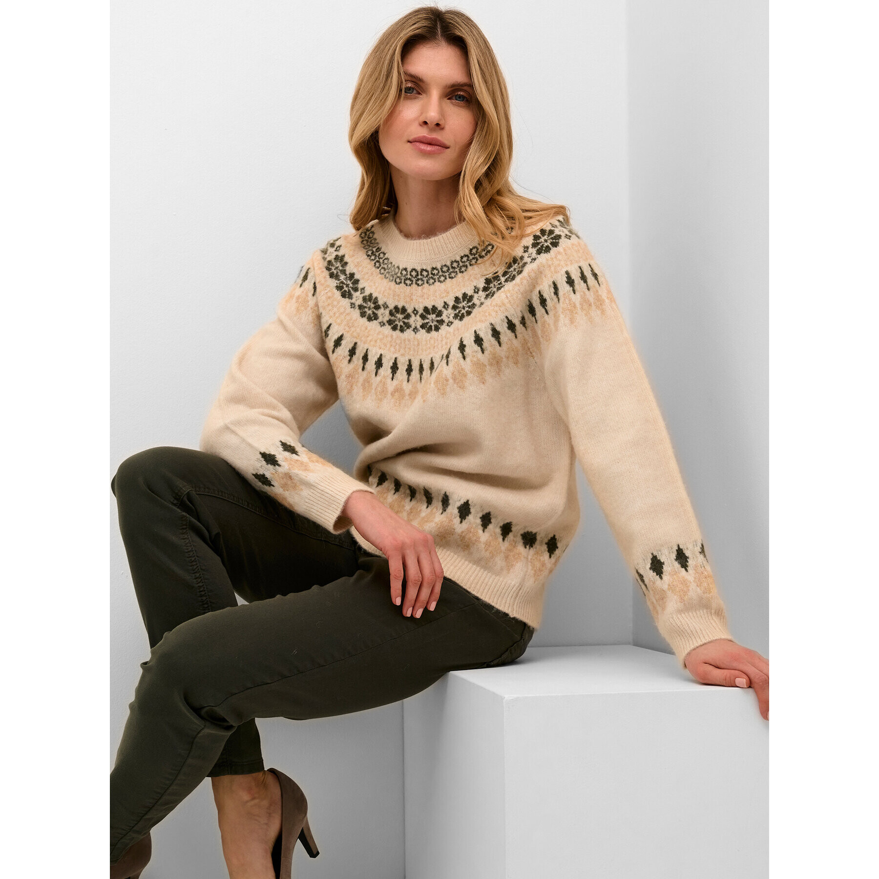 Cream Пуловер Crcherry Knit 10610568 Бежов Loose Fit - Pepit.bg