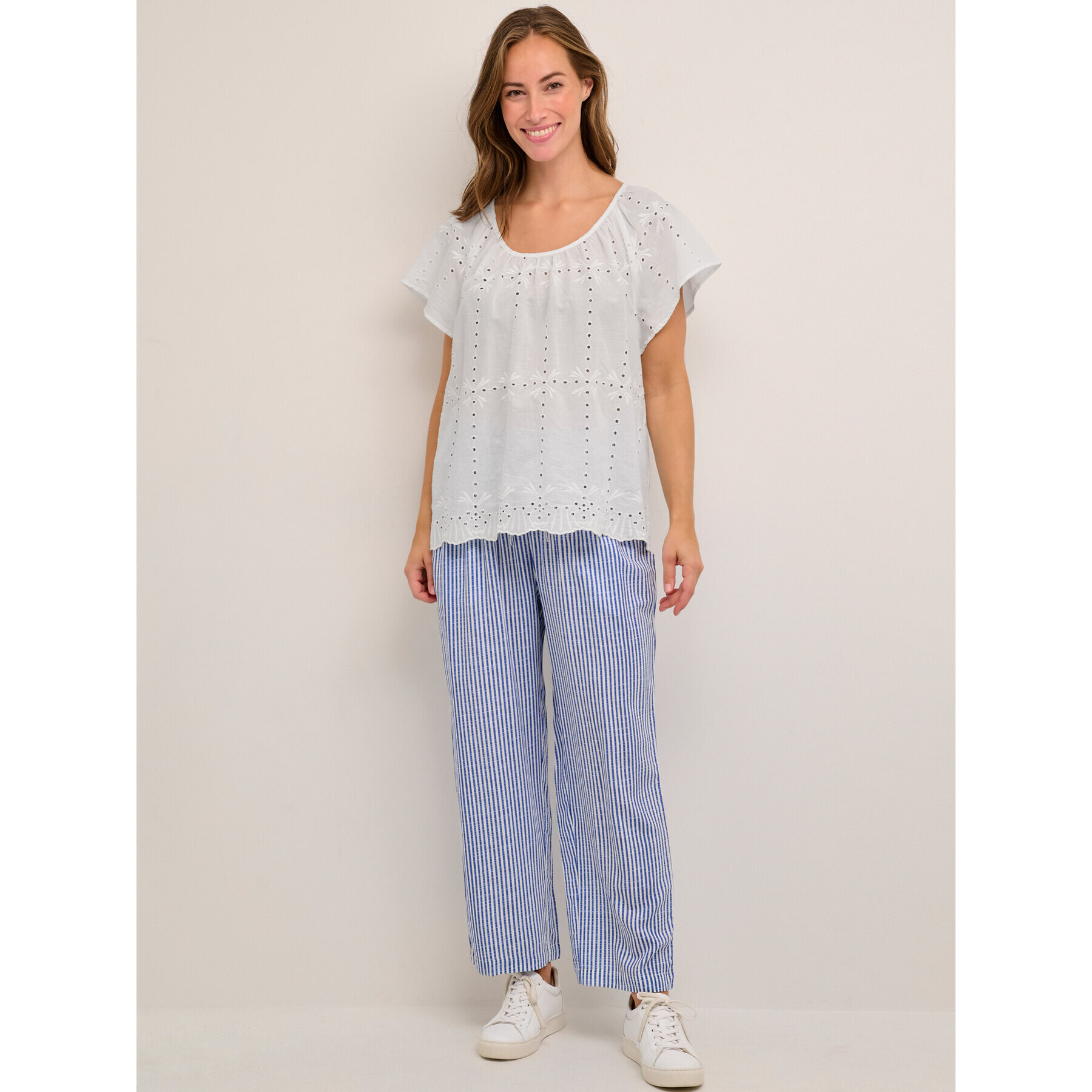 Cream Суитшърт Moccamia 10611190 Бял Regular Fit - Pepit.bg