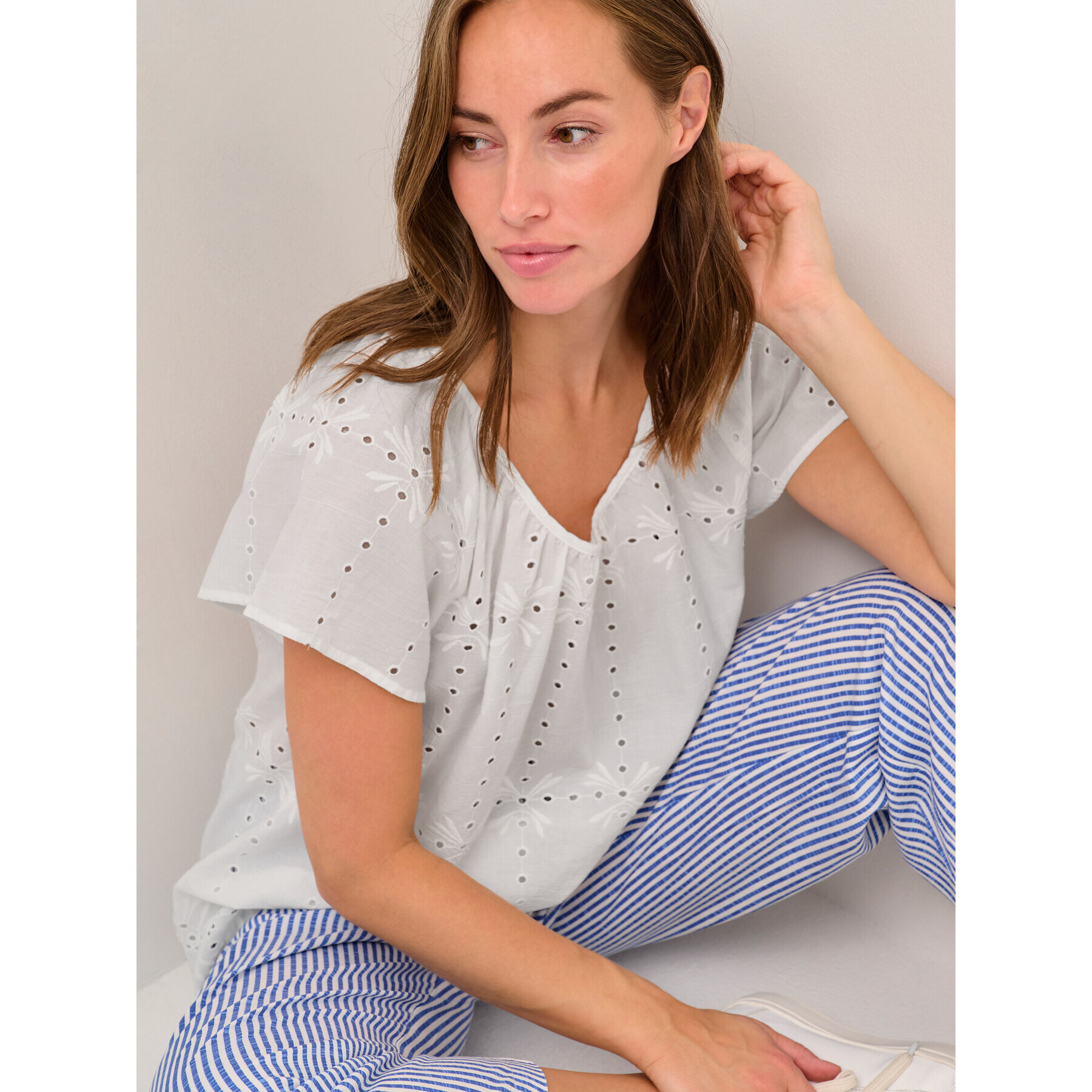 Cream Суитшърт Moccamia 10611190 Бял Regular Fit - Pepit.bg