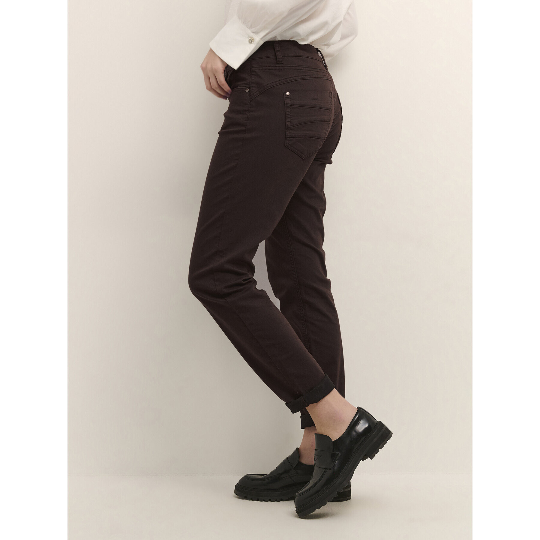 Cream Текстилни панталони Lotte Plain Twill 10606565 Кафяв Regular Fit - Pepit.bg