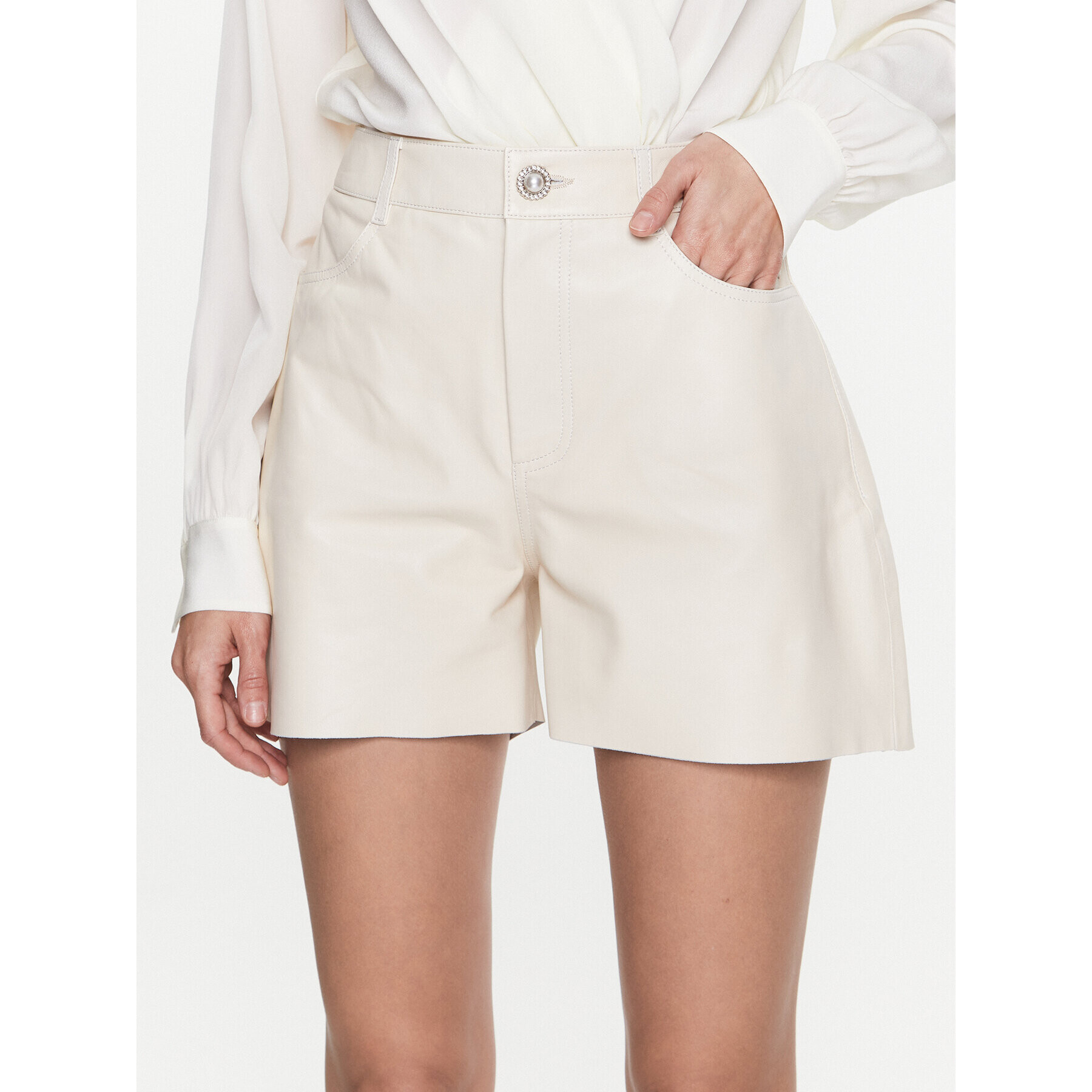 Custommade Кожени шорти Nava 999418711 Екрю Regular Fit - Pepit.bg
