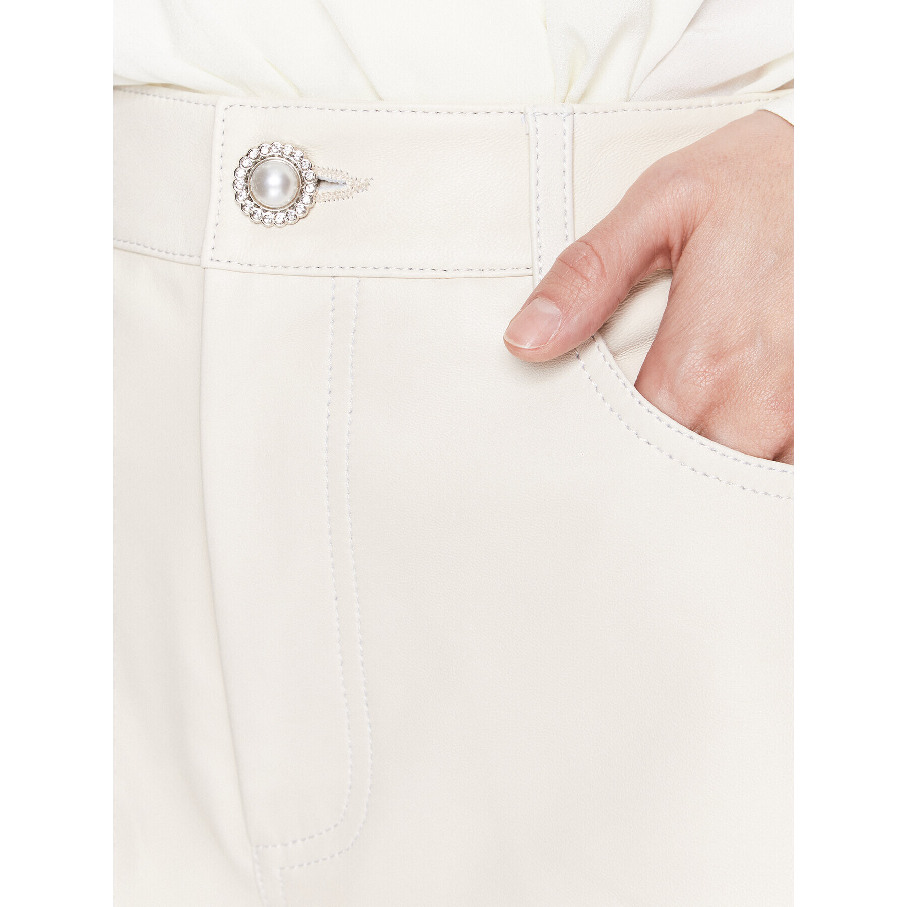 Custommade Кожени шорти Nava 999418711 Екрю Regular Fit - Pepit.bg