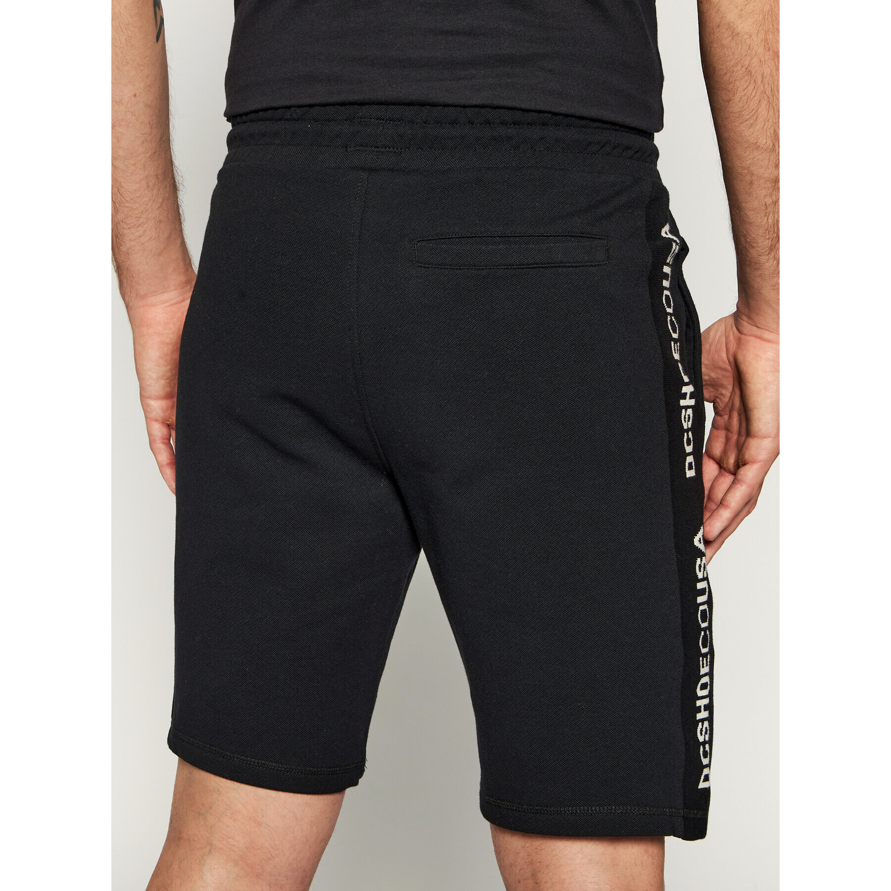 DC Спортни шорти Middlegate Sweat EDYFB03082 Черен Regular Fit - Pepit.bg