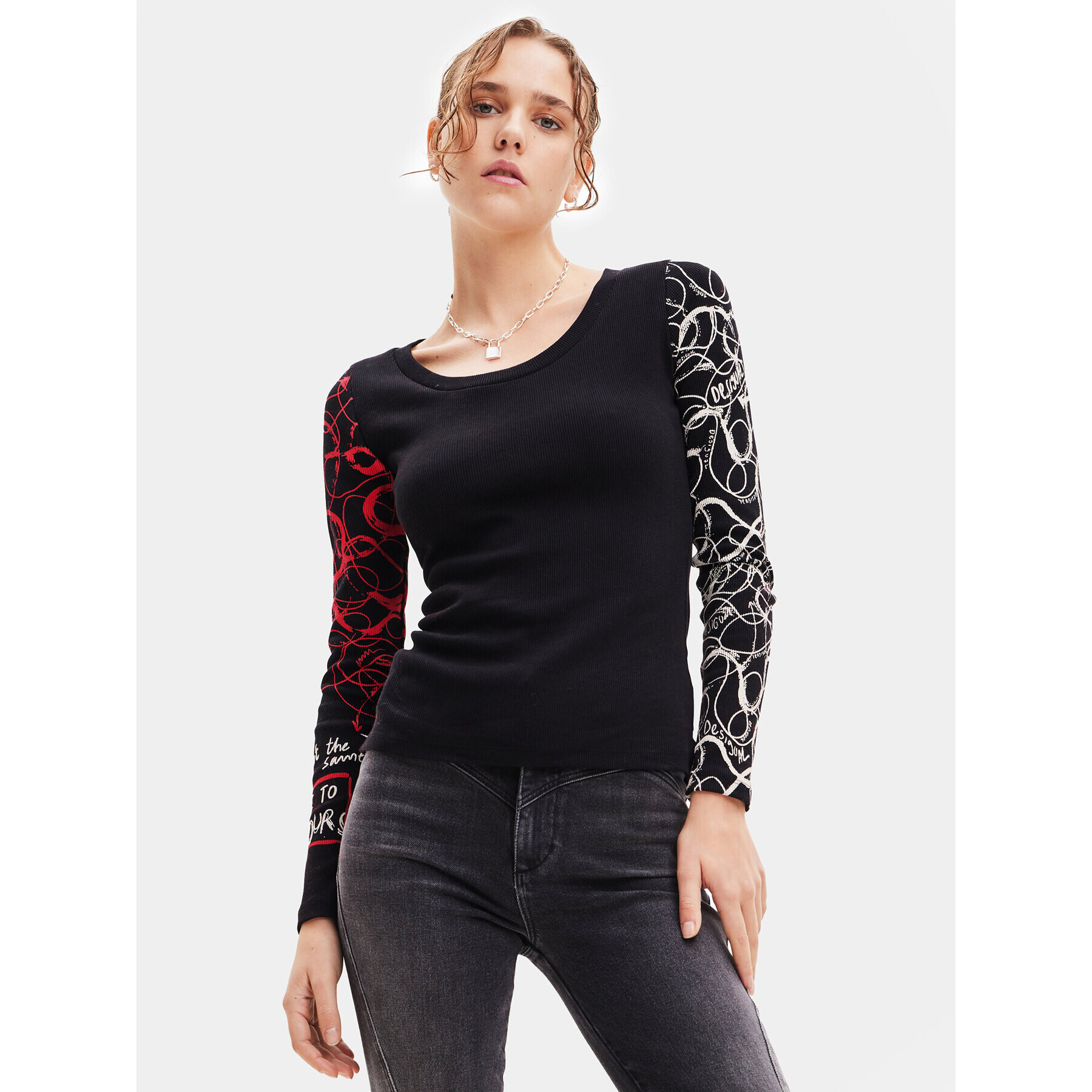 Desigual Блуза 23WWTKBQ Черен Slim Fit - Pepit.bg