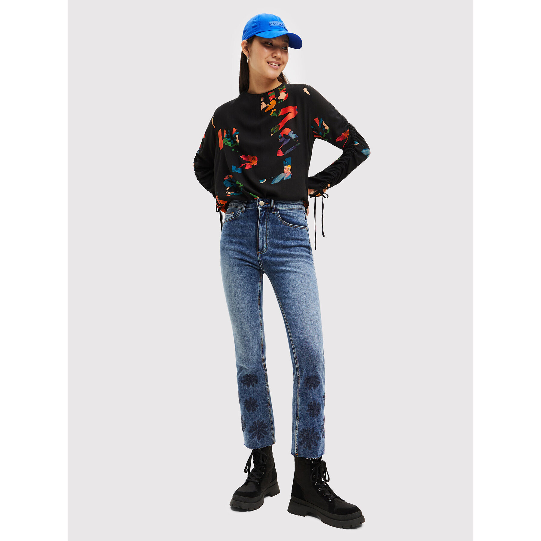 Desigual Блуза Graphic Love 22WWBW11 Черен Regular Fit - Pepit.bg