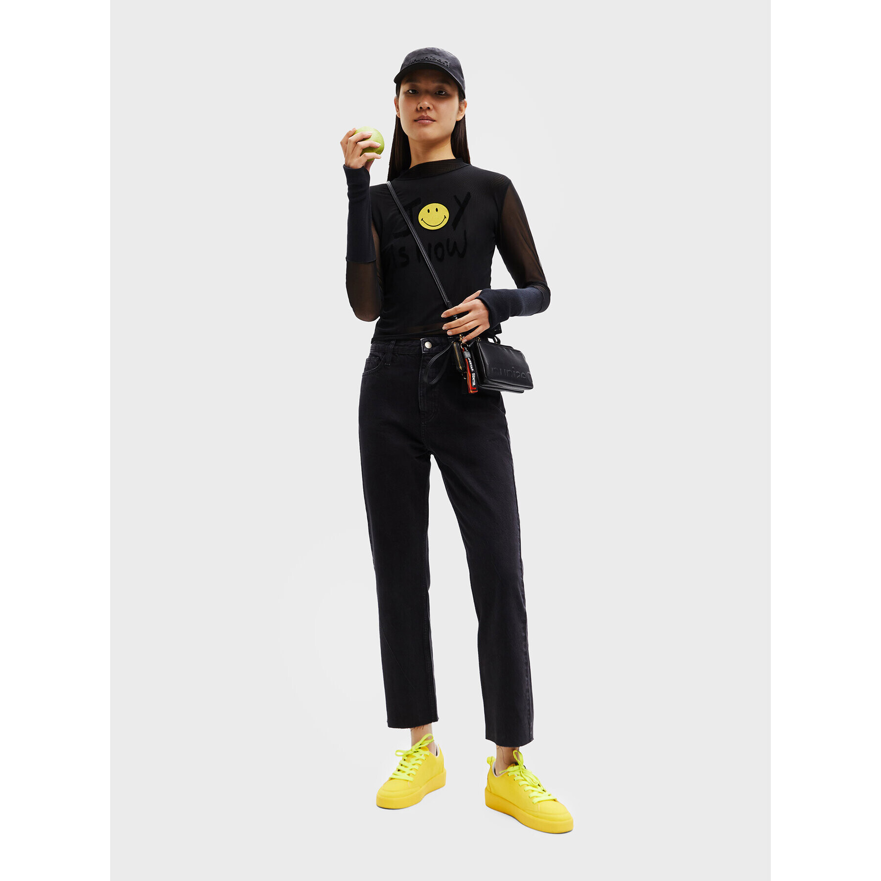 Desigual Блуза SMILEY Ilusion 22WWTK38 Черен Slim Fit - Pepit.bg