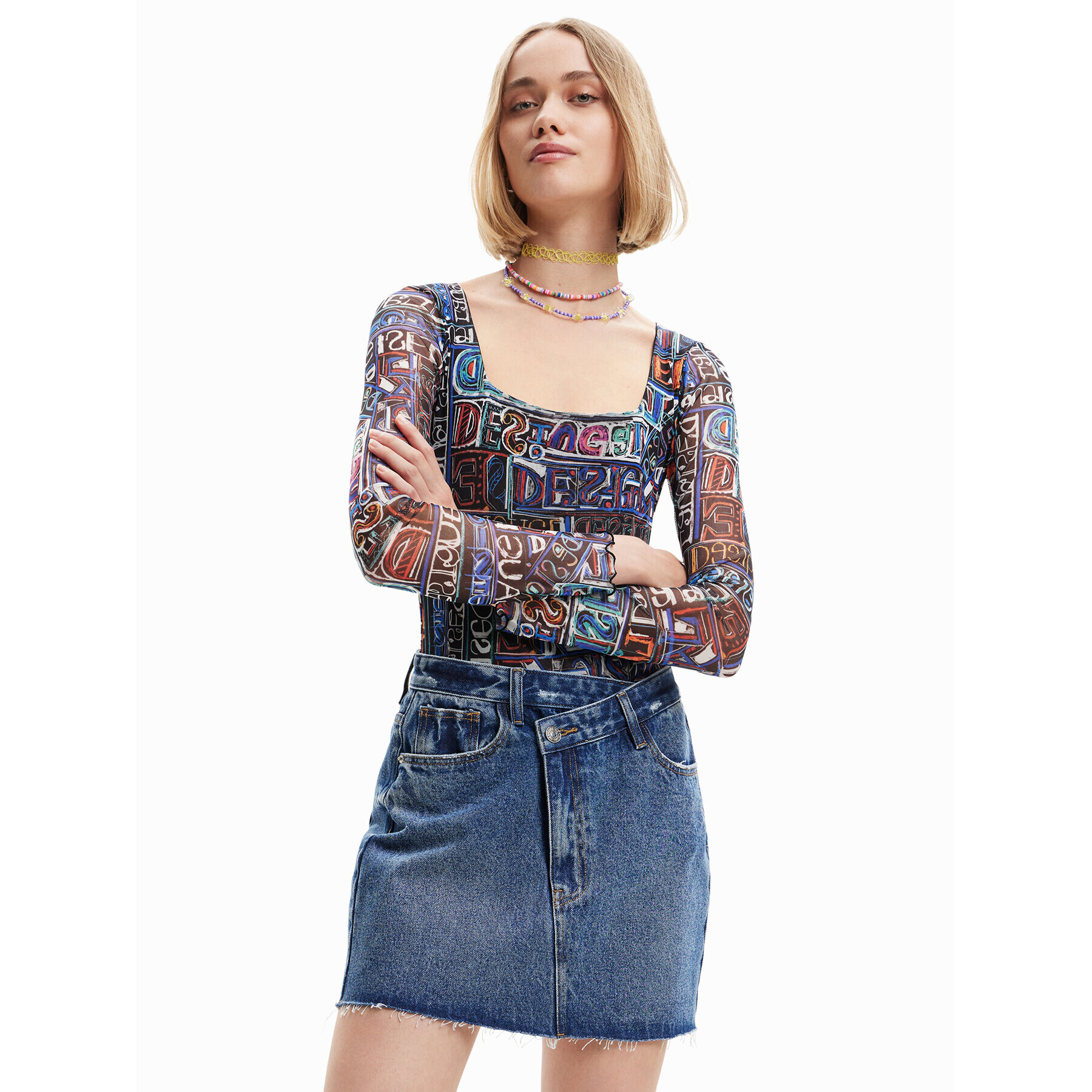 Desigual Боди Lettering 23SWQK05 Черен Slim Fit - Pepit.bg