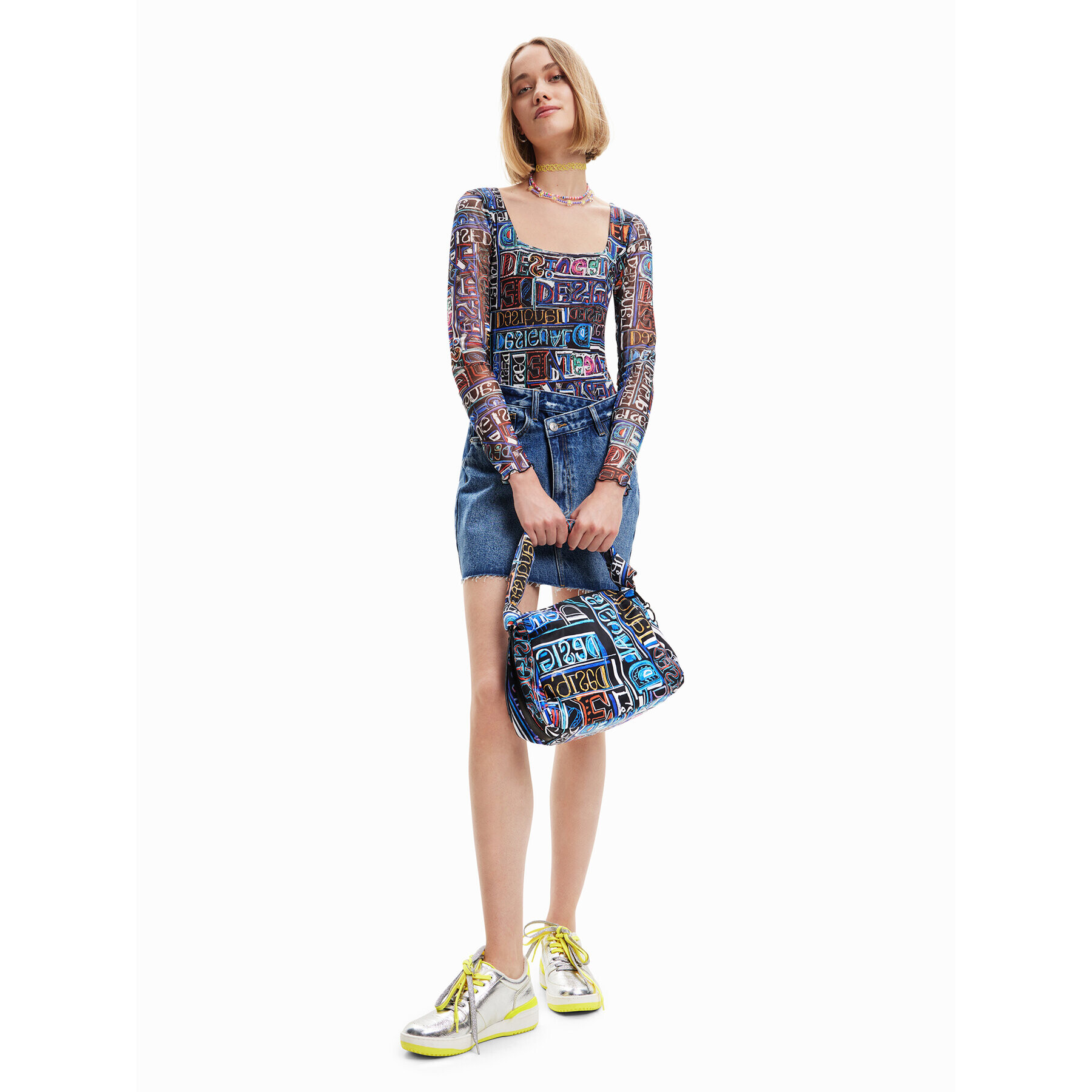 Desigual Боди Lettering 23SWQK05 Черен Slim Fit - Pepit.bg