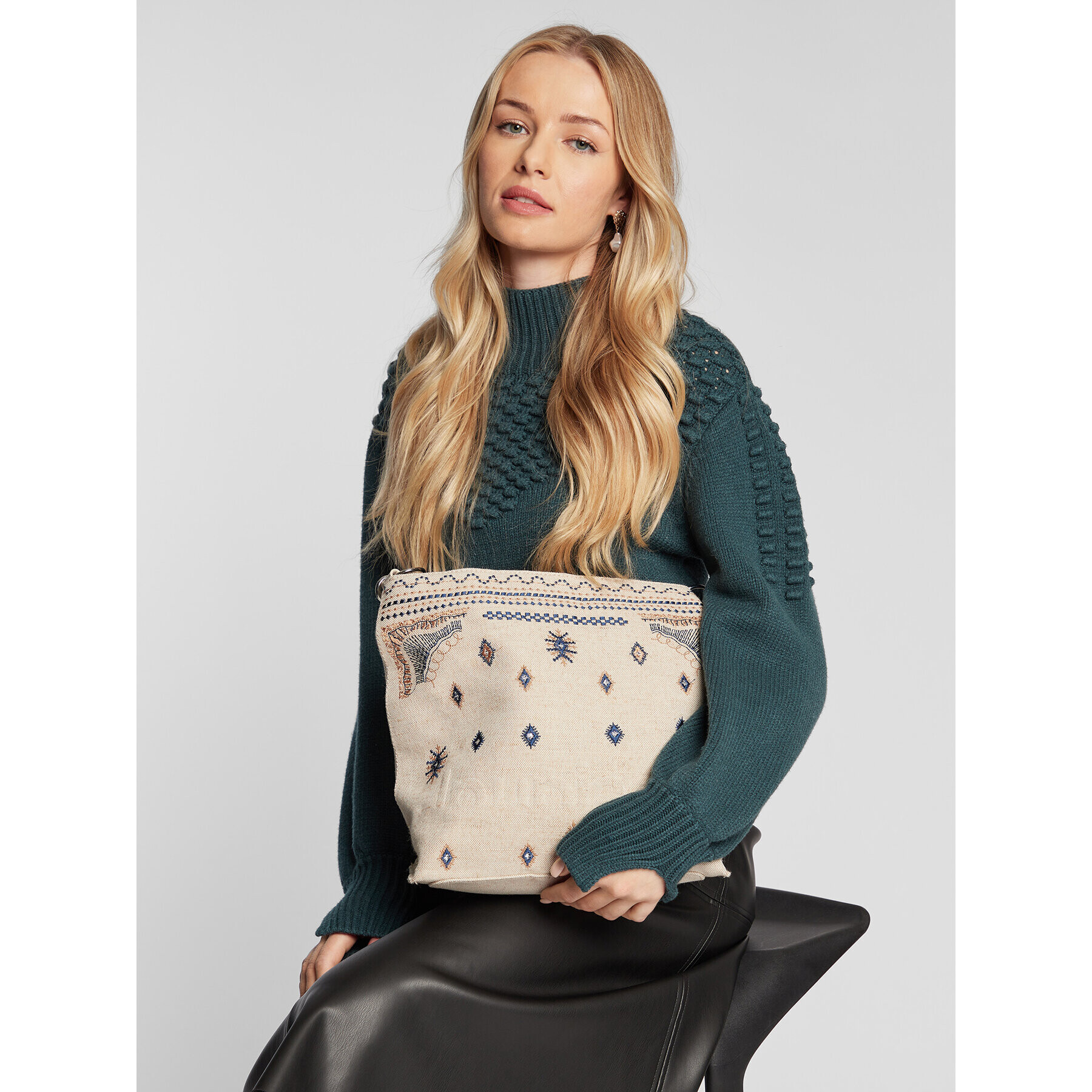 Desigual Дамска чанта 22SAXA76 Бежов - Pepit.bg