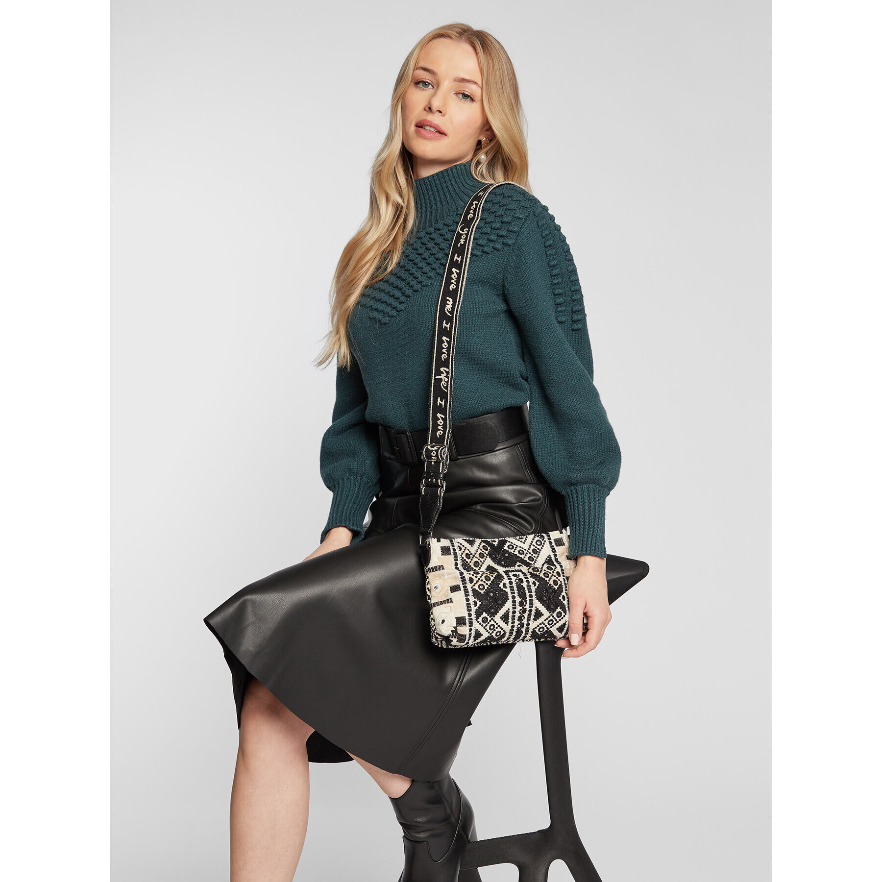 Desigual Дамска чанта 22SAXA81 Бежов - Pepit.bg