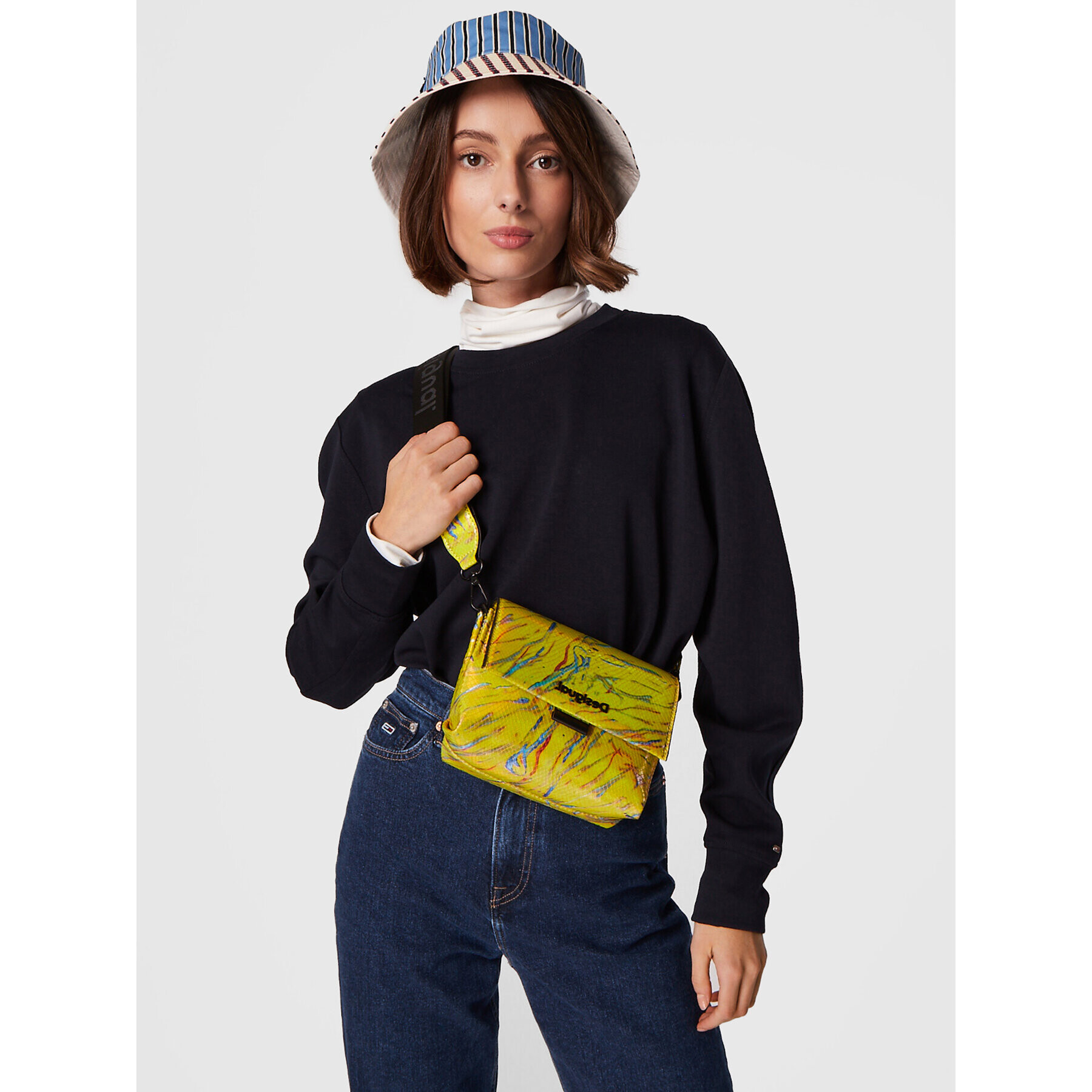 Desigual Дамска чанта 22WAXP34 Жълт - Pepit.bg