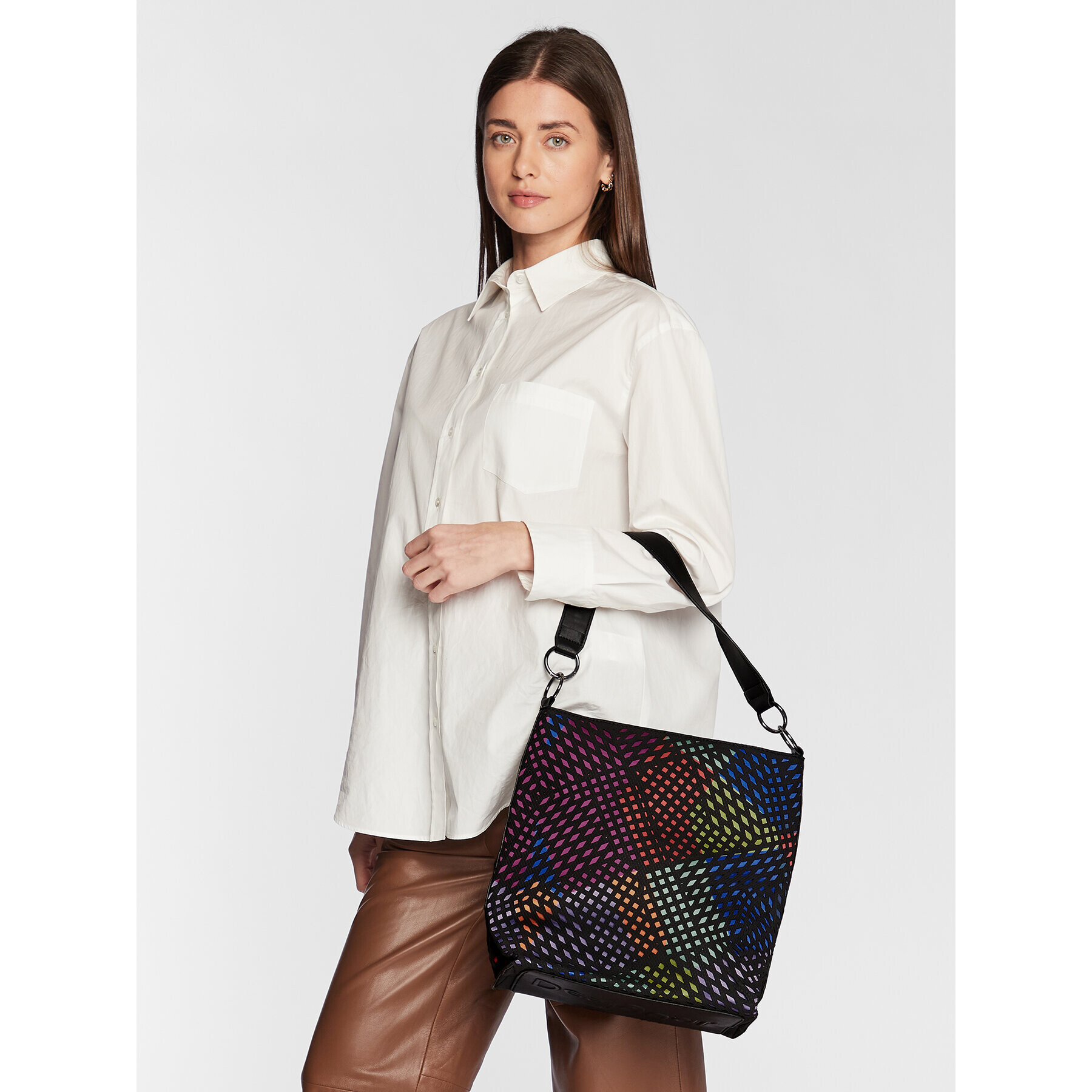 Desigual Дамска чанта 22WAXP37 Черен - Pepit.bg