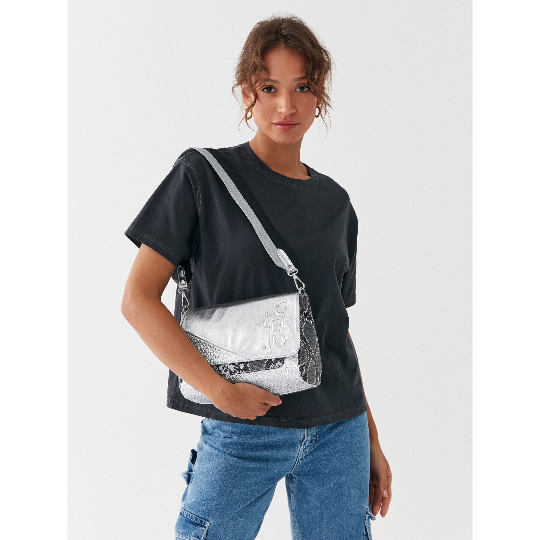 Desigual Дамска чанта 23SAXP96 Сребрист - Pepit.bg