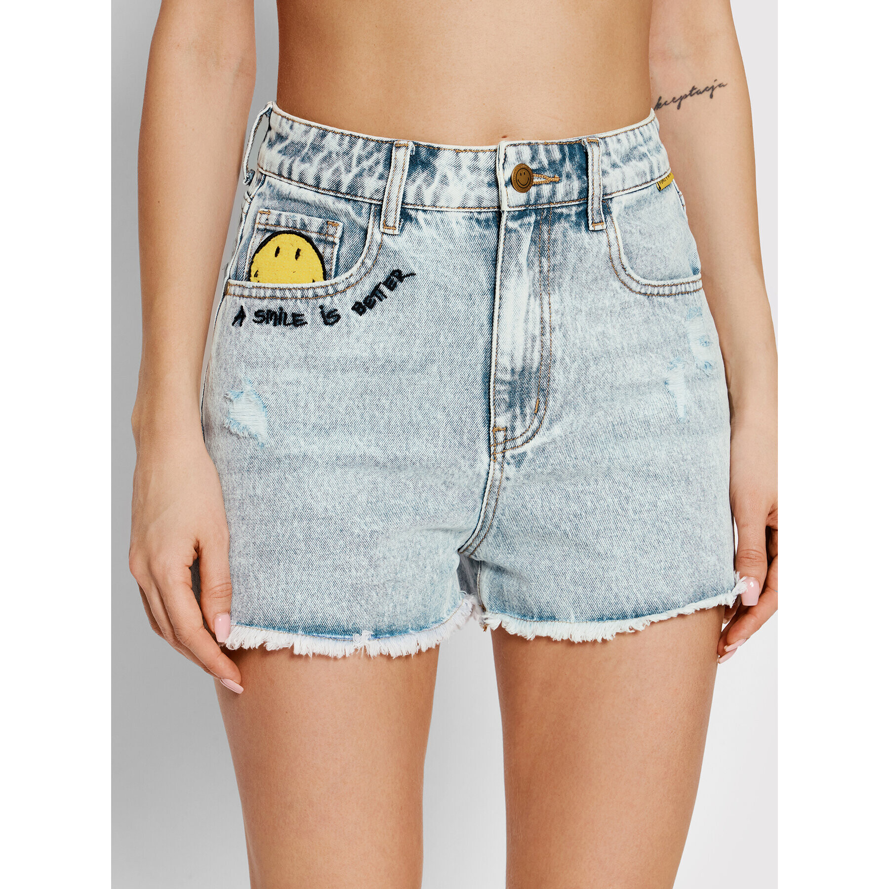 Desigual Дънкови шорти SMILEY Cat Smiley 22SWDD48 Син Regular Fit - Pepit.bg