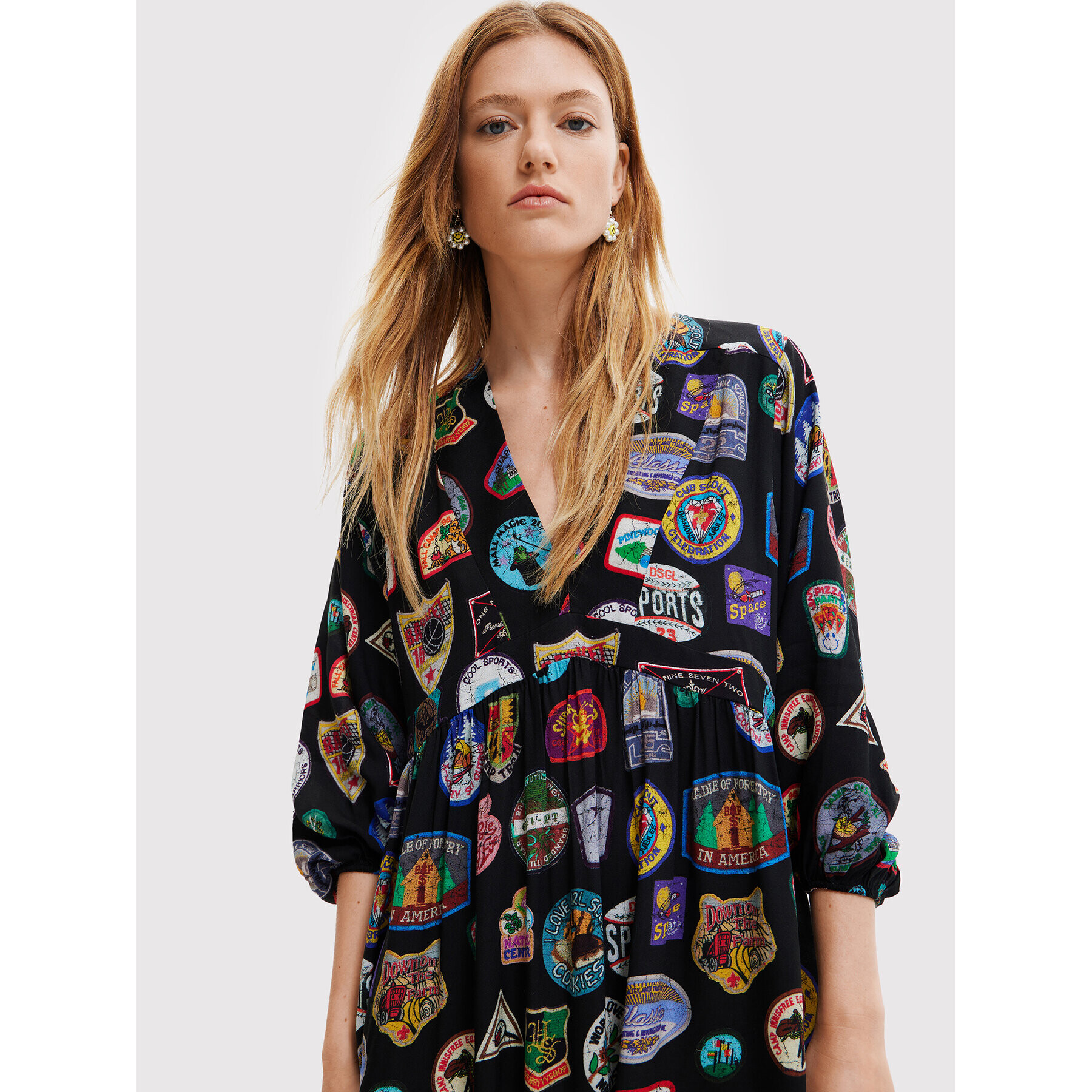 Desigual Ежедневна рокля Stamp 22WWVW71 Черен Regular Fit - Pepit.bg