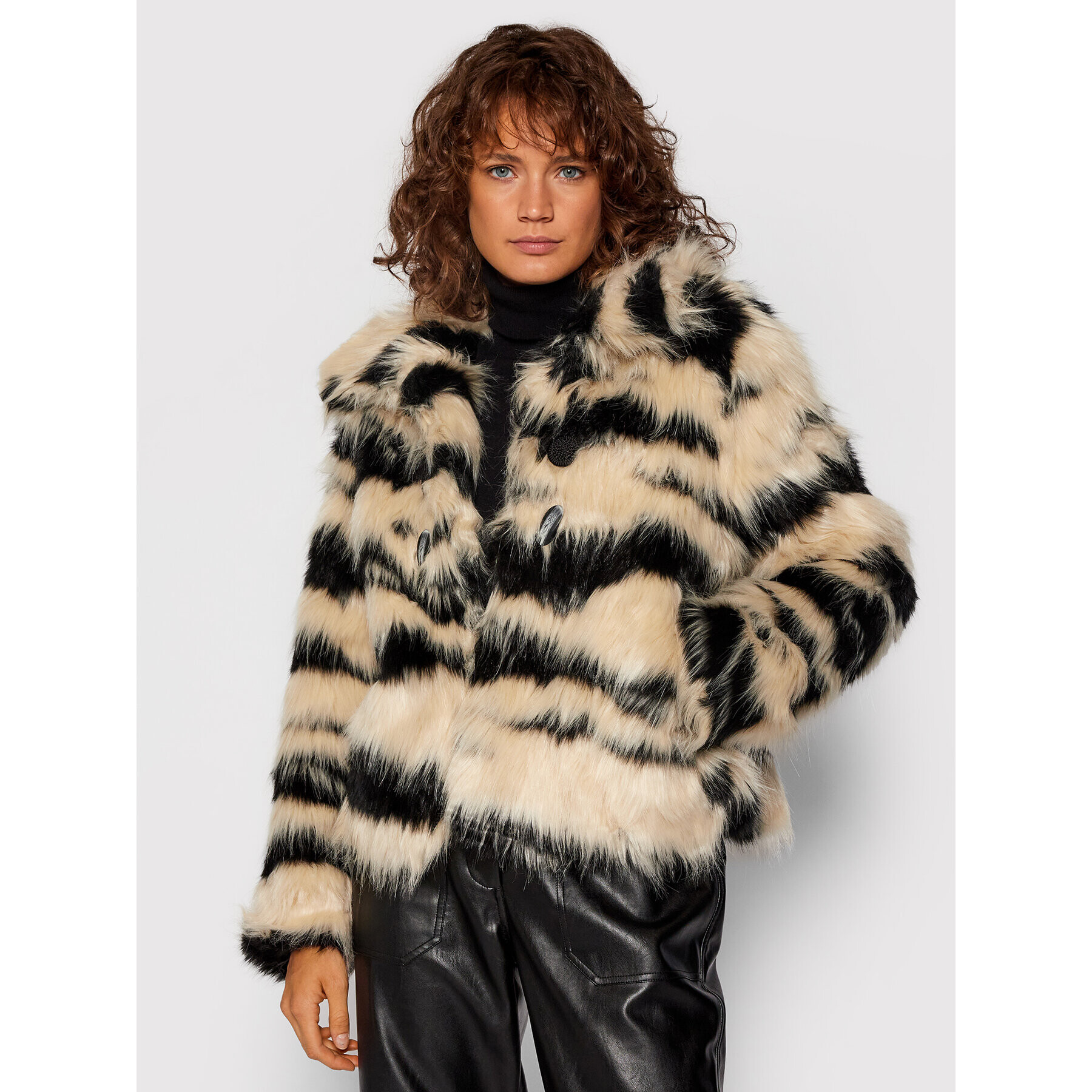 Desigual Кожено палто Li 21WWEWAF Бял Regular Fit - Pepit.bg