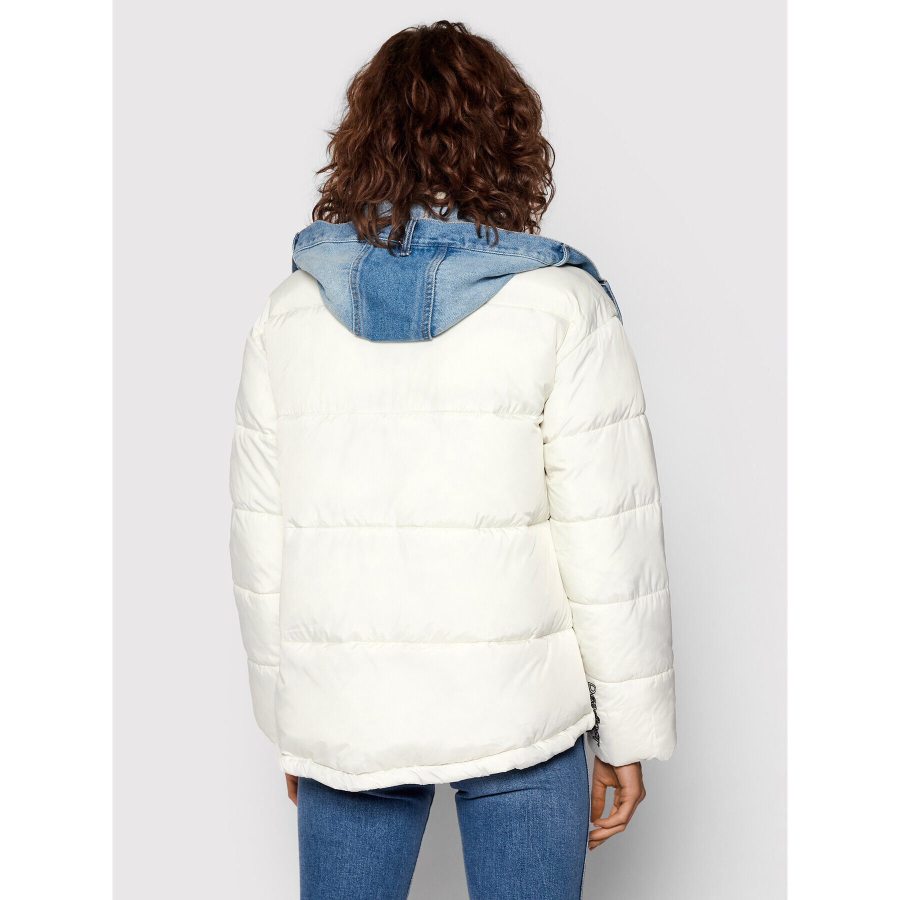 Desigual Пухено яке Austen 21WWEW33 Бял Regular Fit - Pepit.bg