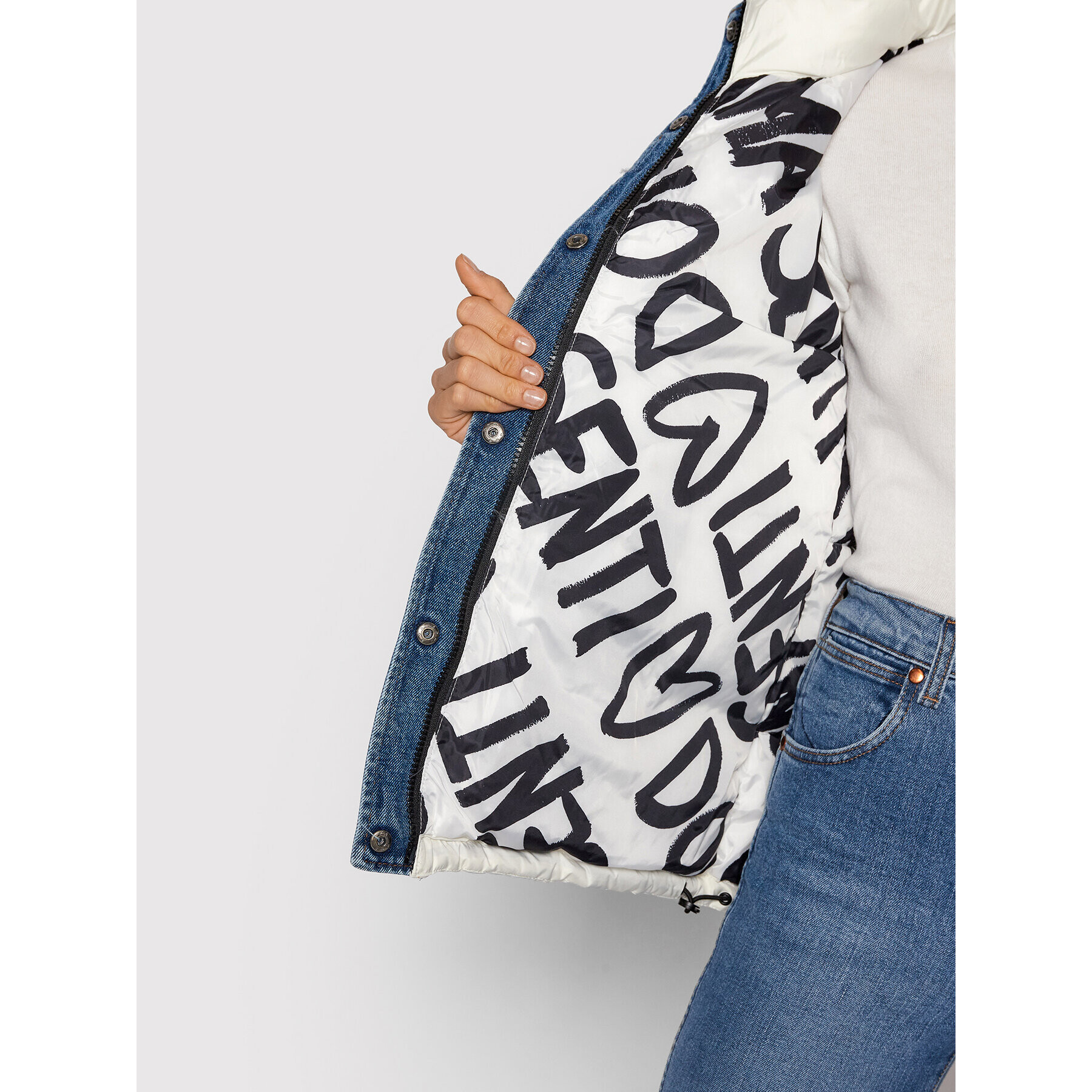 Desigual Пухено яке Austen 21WWEW33 Бял Regular Fit - Pepit.bg