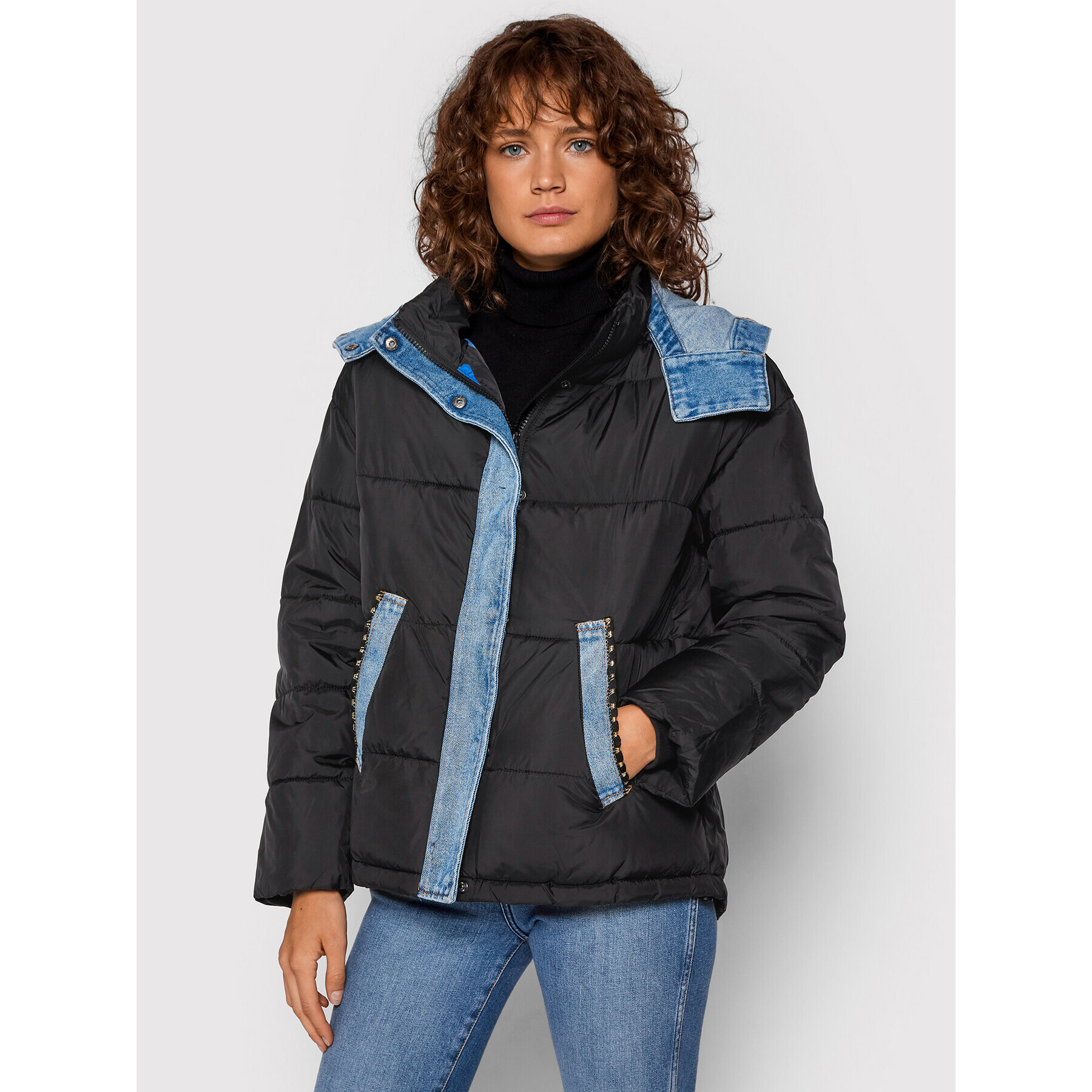 Desigual Пухено яке Austen 21WWEW33 Черен Regular Fit - Pepit.bg