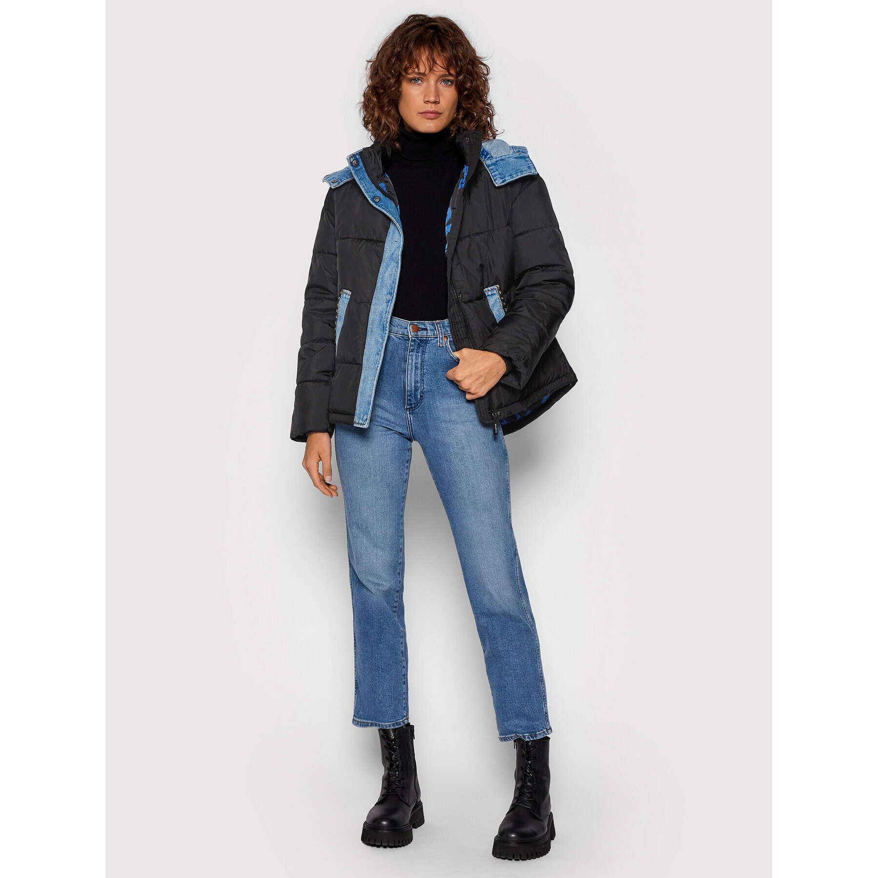 Desigual Пухено яке Austen 21WWEW33 Черен Regular Fit - Pepit.bg