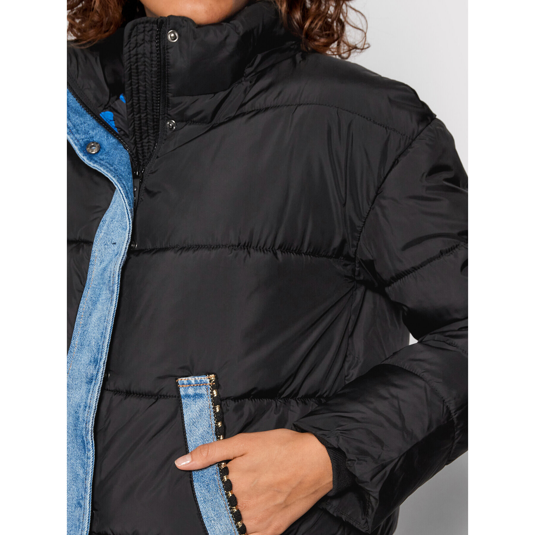 Desigual Пухено яке Austen 21WWEW33 Черен Regular Fit - Pepit.bg