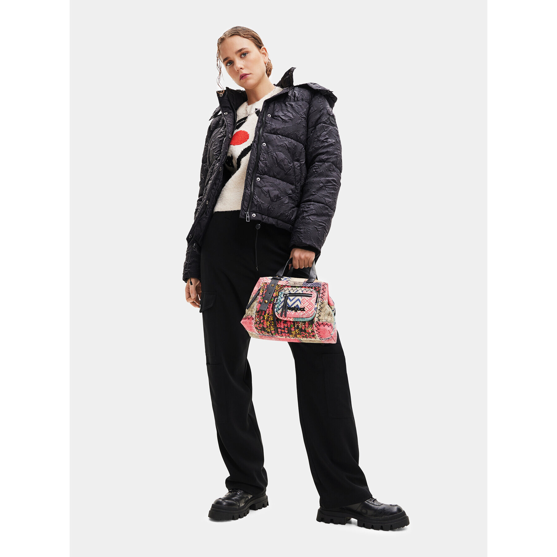 Desigual Пухено яке 23WWEW72 Черен Regular Fit - Pepit.bg