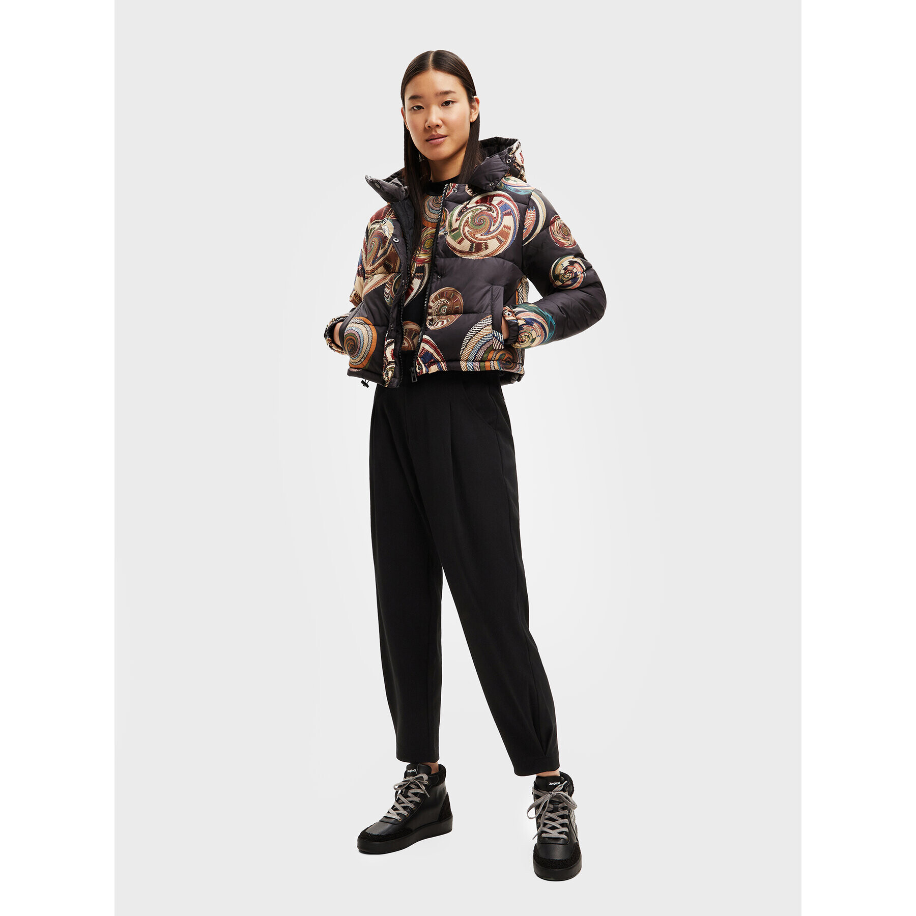 Desigual Пухено яке Heddal 22WWEWA3 Черен Regular Fit - Pepit.bg