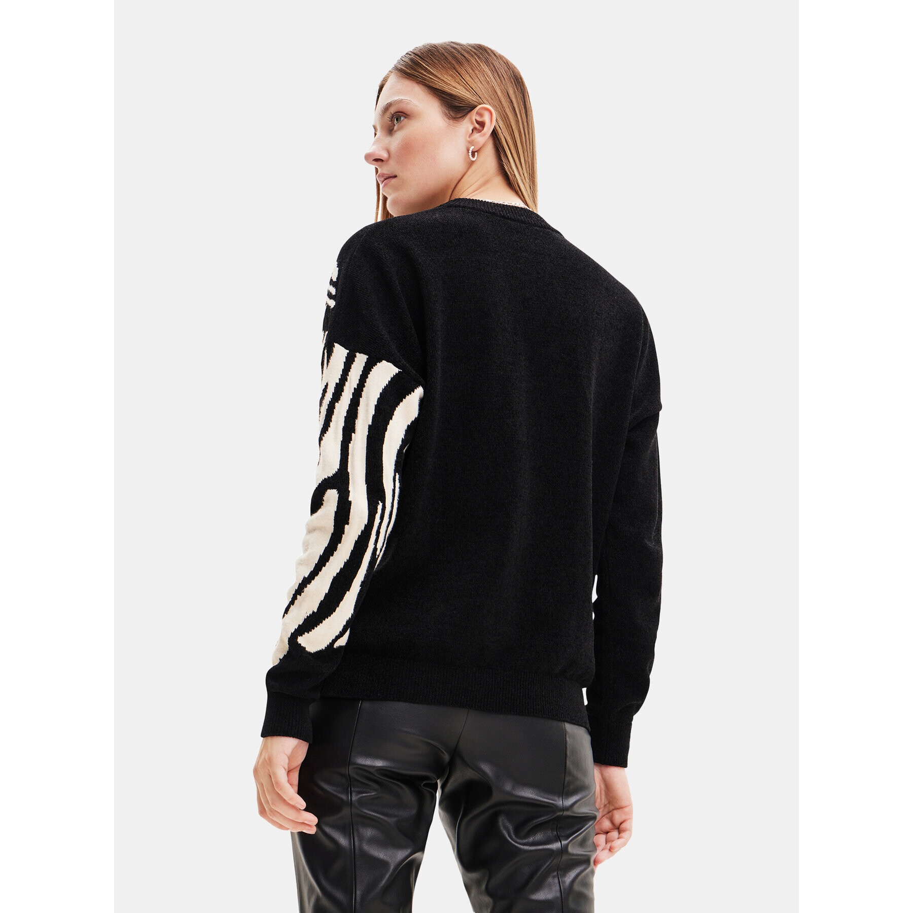 Desigual Пуловер 23WWJF10 Черен Loose Fit - Pepit.bg