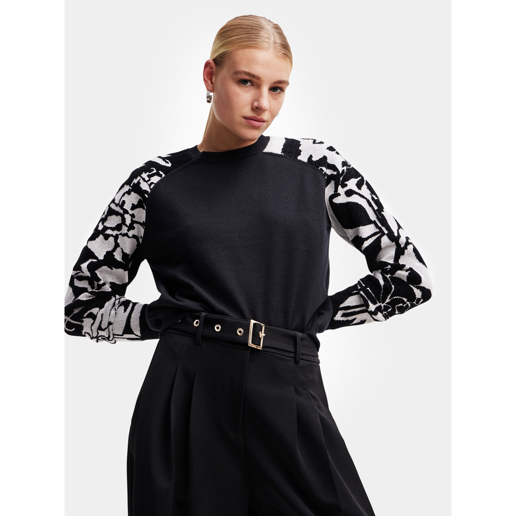 Desigual Пуловер 23WWJF20 Черен Regular Fit - Pepit.bg