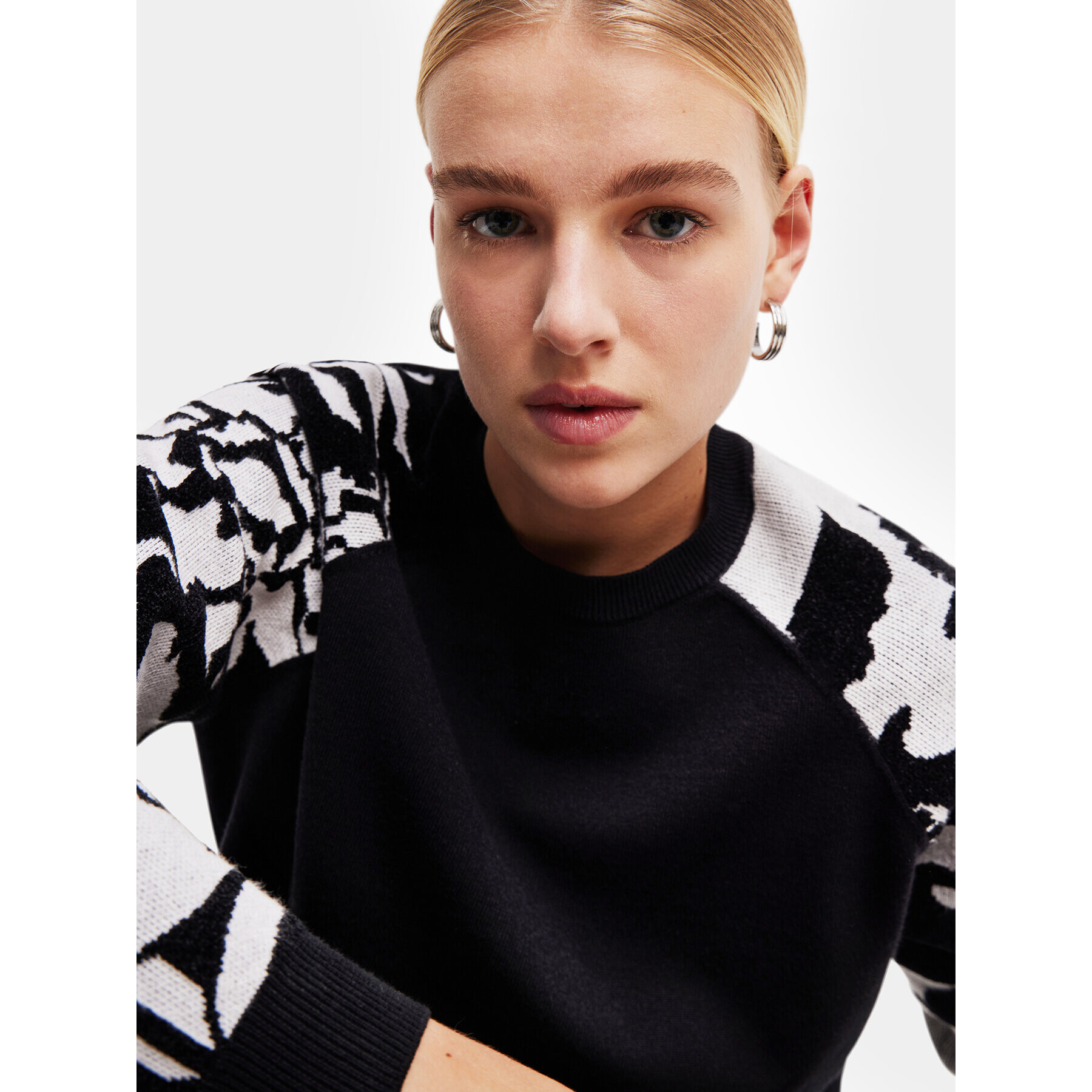 Desigual Пуловер 23WWJF20 Черен Regular Fit - Pepit.bg