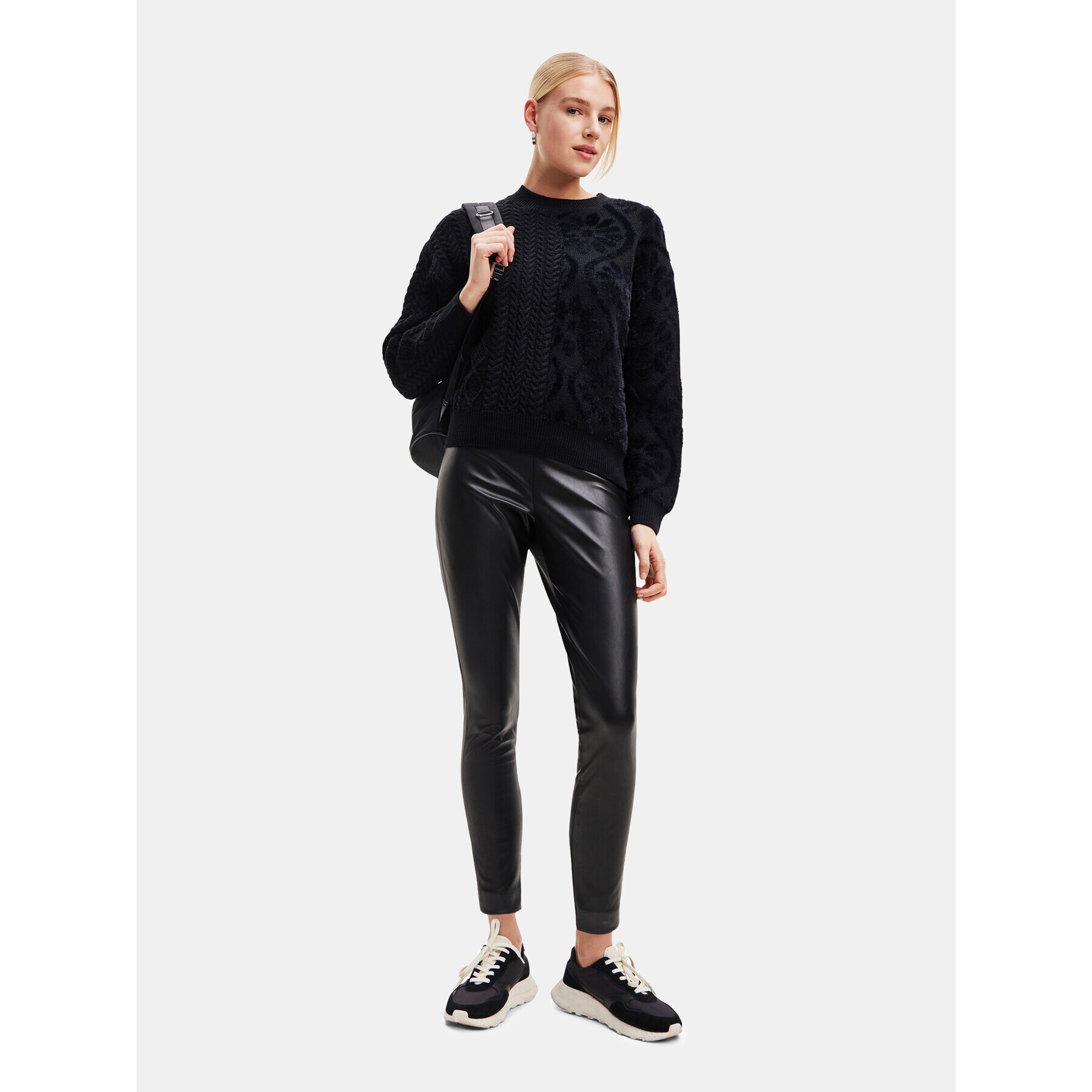Desigual Пуловер 23WWJF50 Черен Loose Fit - Pepit.bg