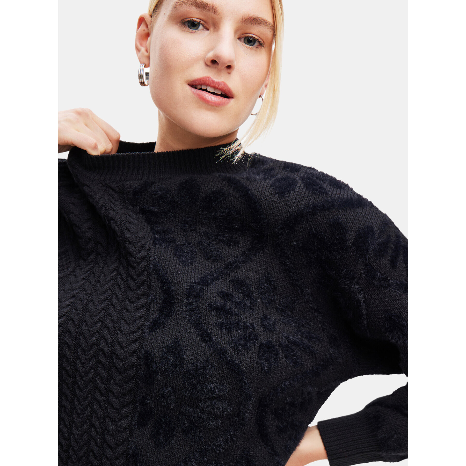 Desigual Пуловер 23WWJF50 Черен Loose Fit - Pepit.bg