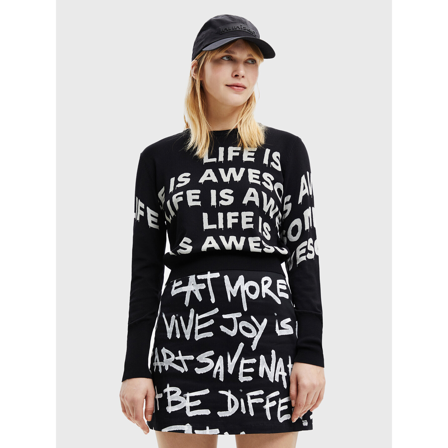 Desigual Пуловер Bet 22WWJFAB Черен Regular Fit - Pepit.bg