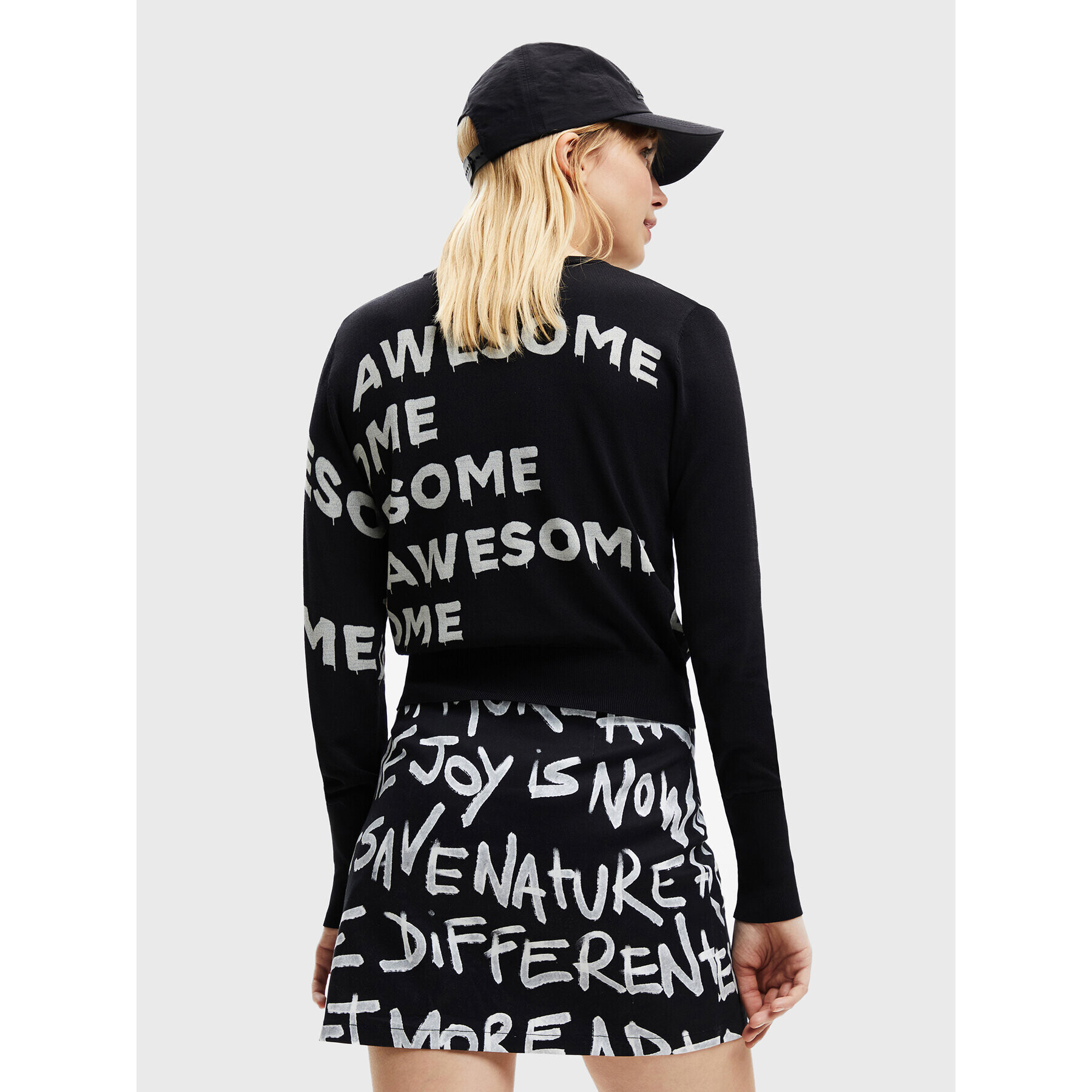 Desigual Пуловер Bet 22WWJFAB Черен Regular Fit - Pepit.bg