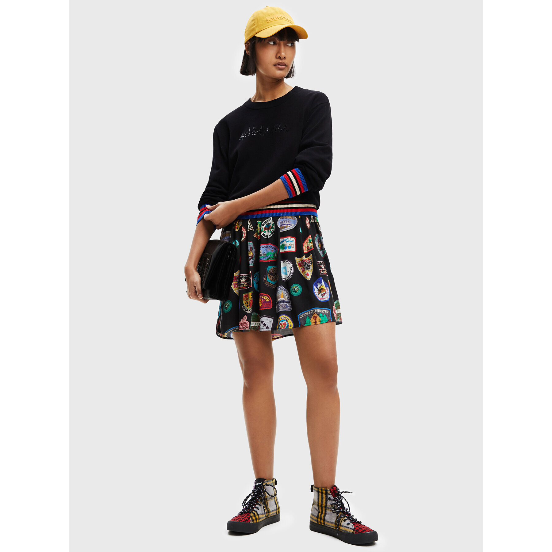 Desigual Пуловер Mara 22WWJF15 Черен Regular Fit - Pepit.bg