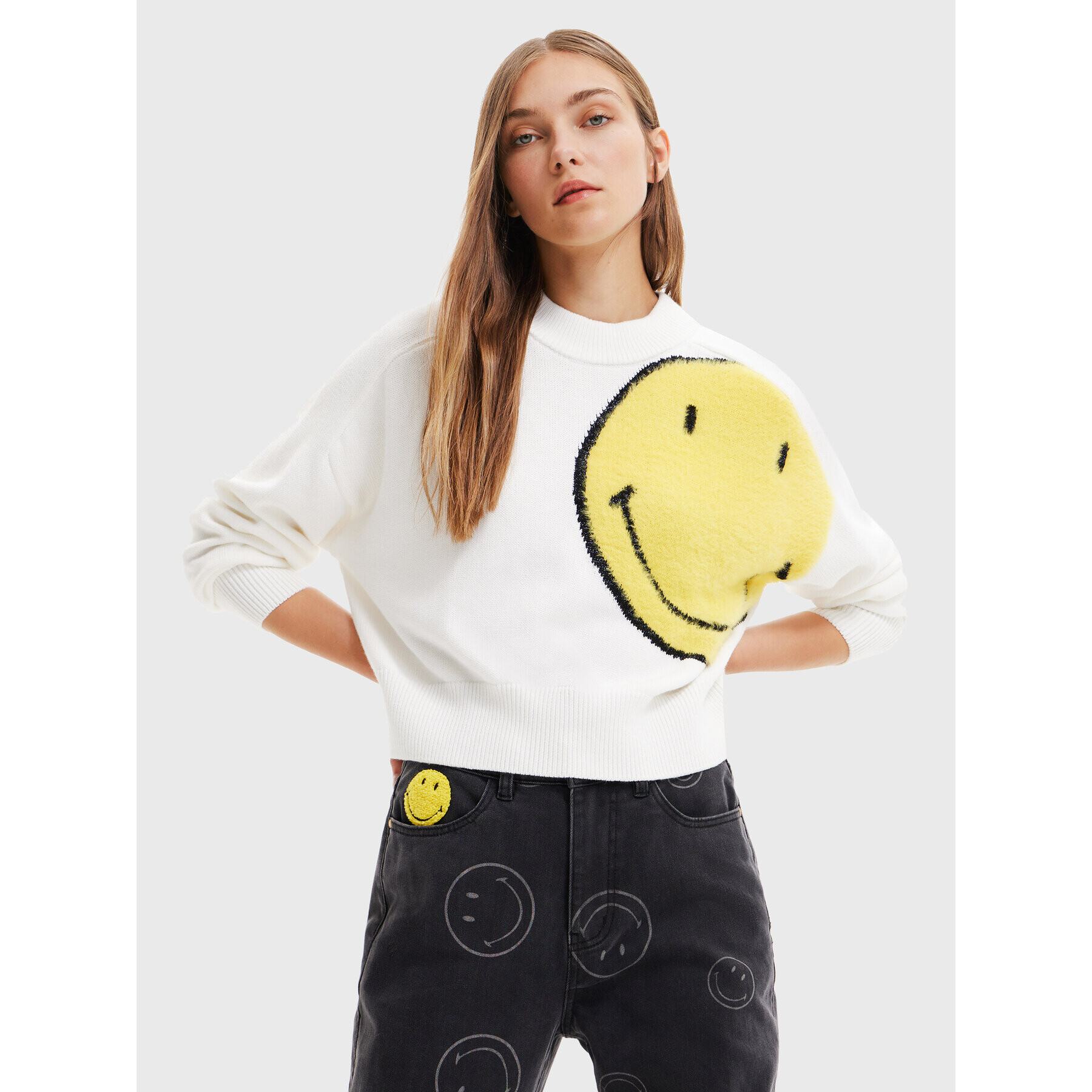 Desigual Пуловер SMILEY 22WWJFA3 Бял Relaxed Fit - Pepit.bg