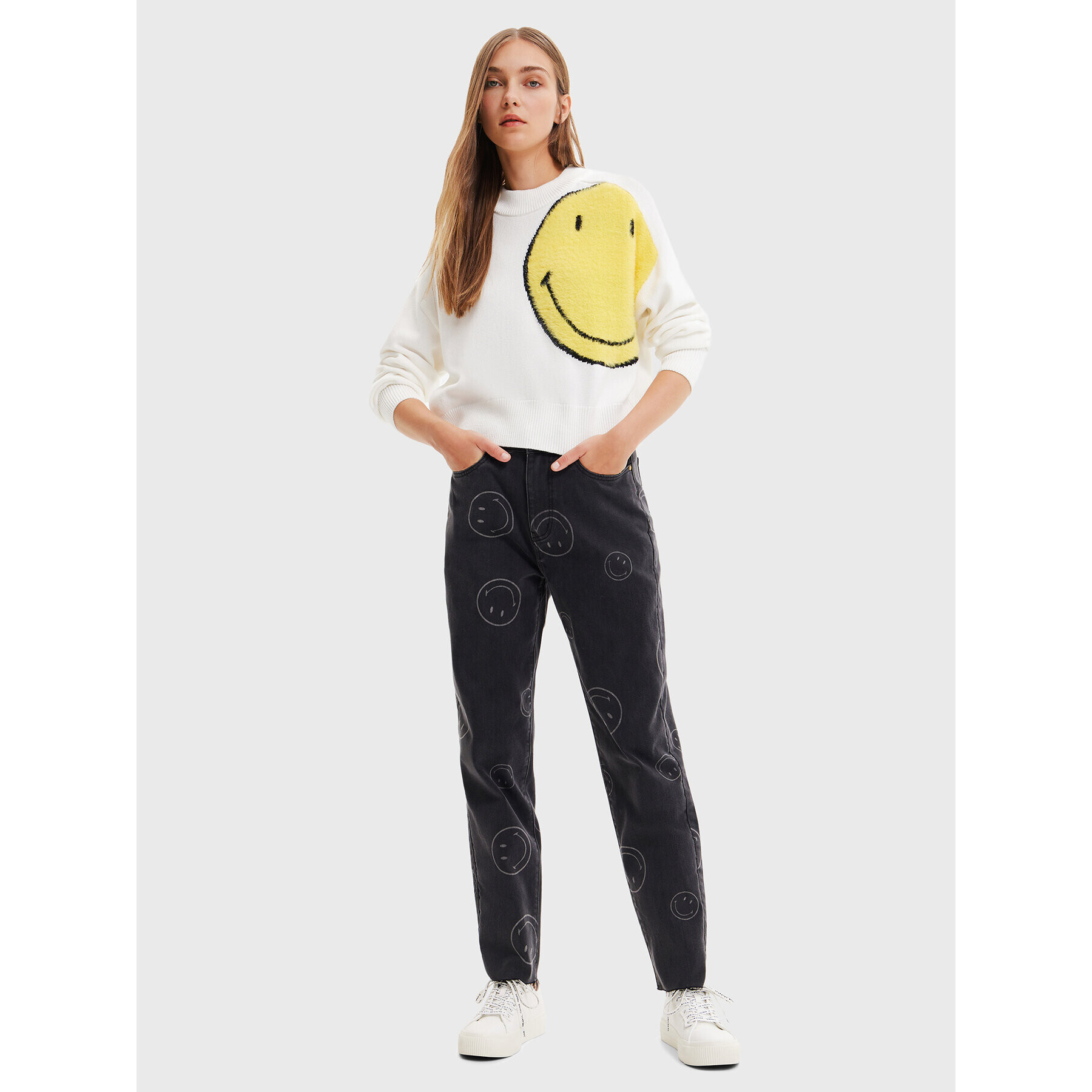 Desigual Пуловер SMILEY 22WWJFA3 Бял Relaxed Fit - Pepit.bg