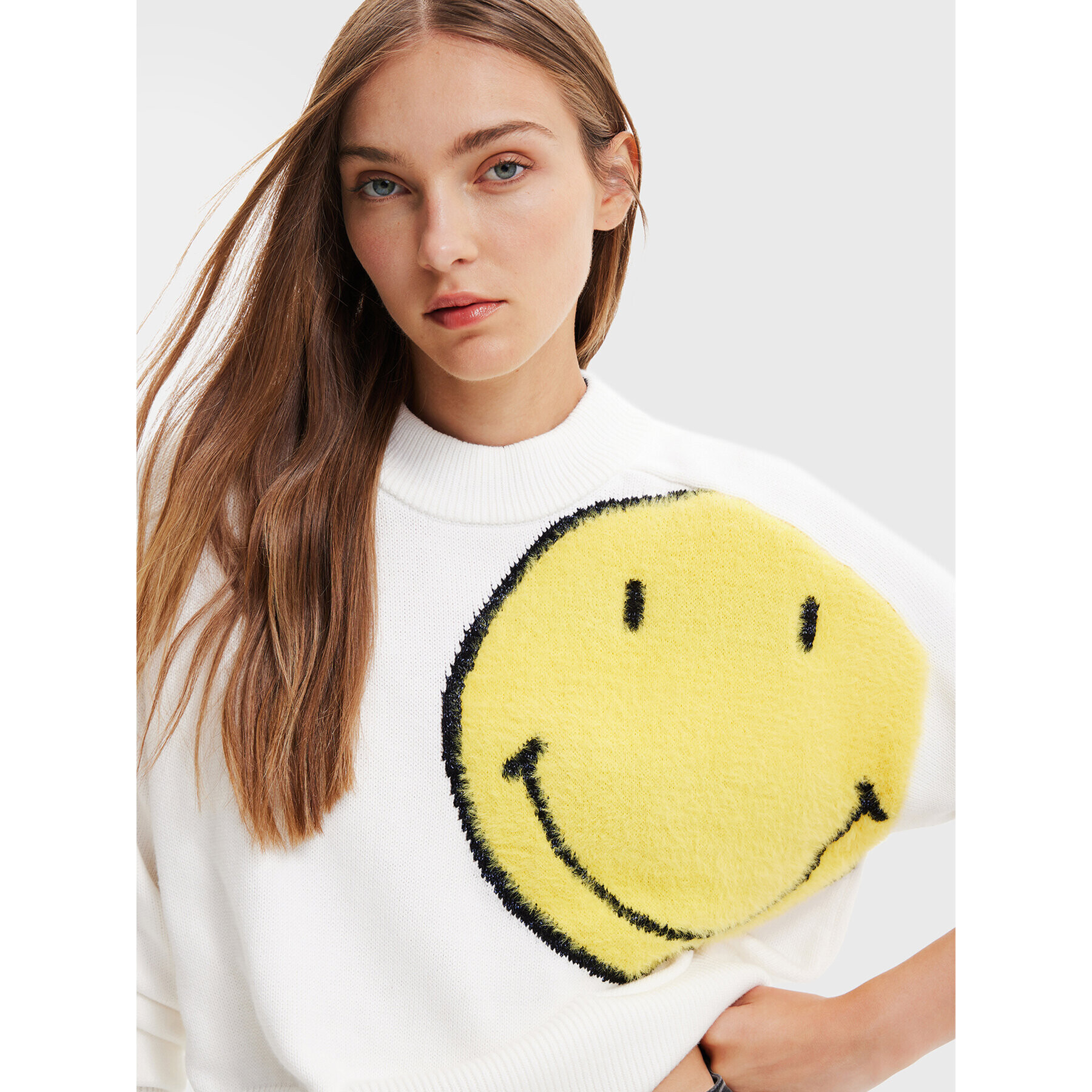 Desigual Пуловер SMILEY 22WWJFA3 Бял Relaxed Fit - Pepit.bg