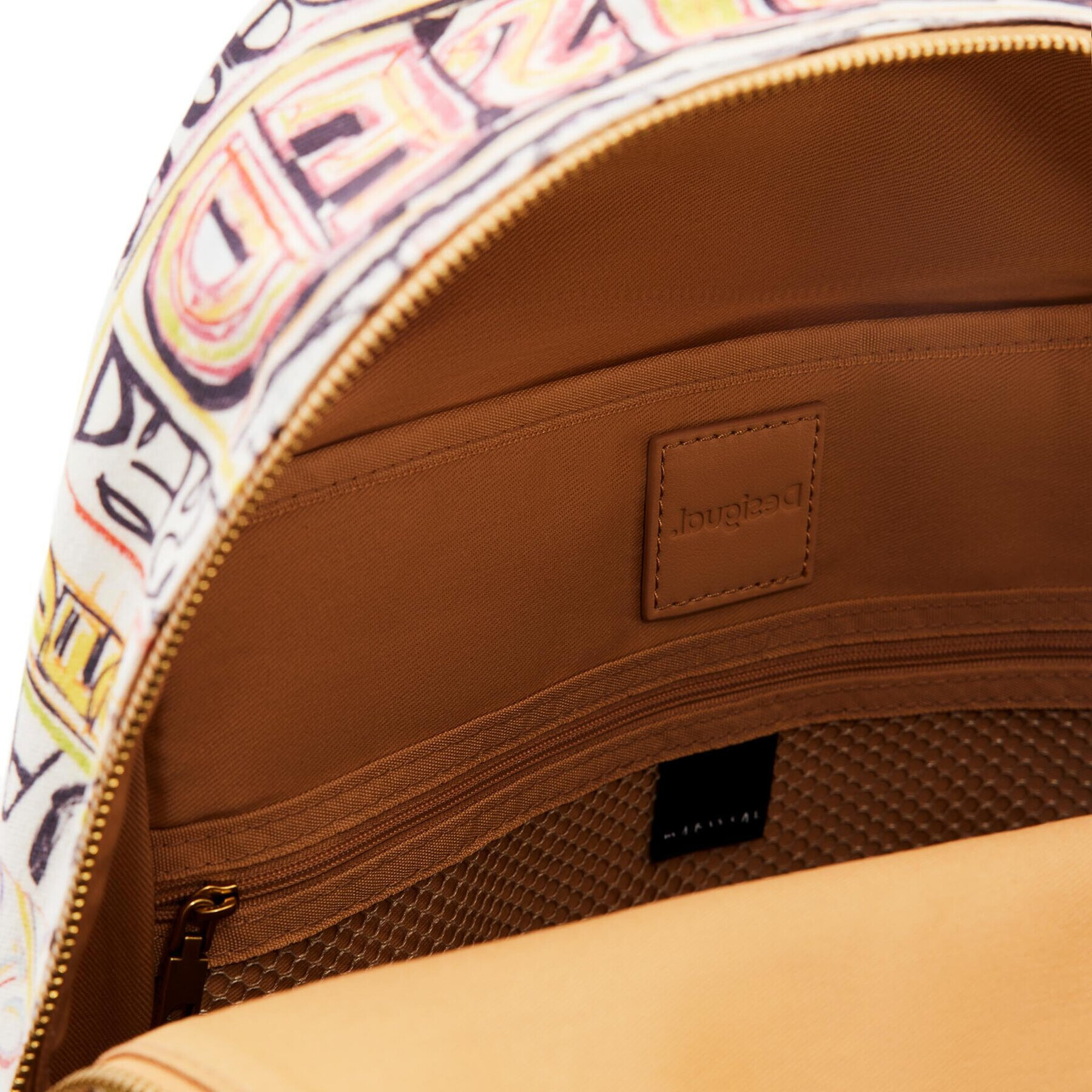 Desigual Раница 23SAKA15 Бежов - Pepit.bg