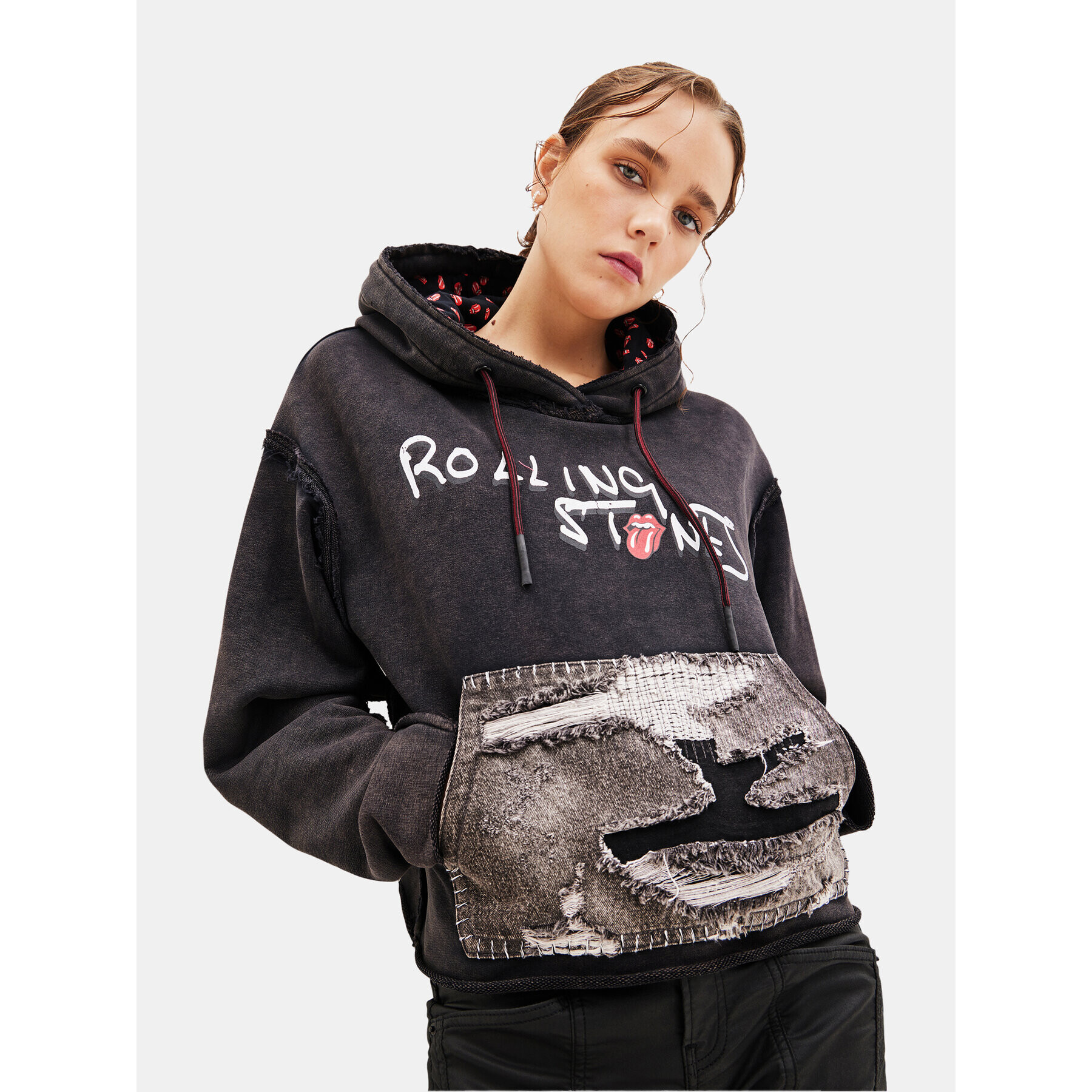 Desigual Суитшърт 23WWSK58 Черен Regular Fit - Pepit.bg