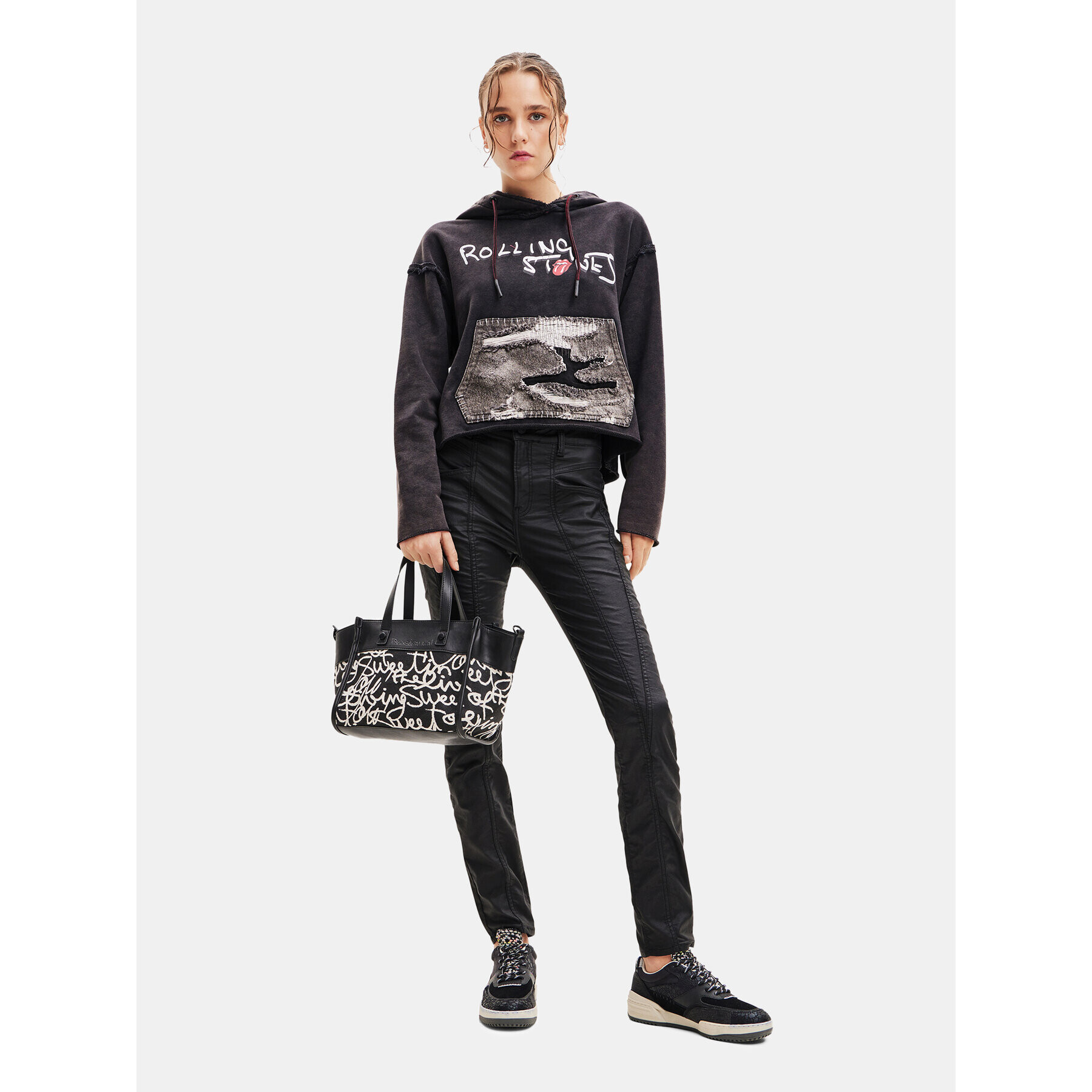 Desigual Суитшърт 23WWSK58 Черен Regular Fit - Pepit.bg