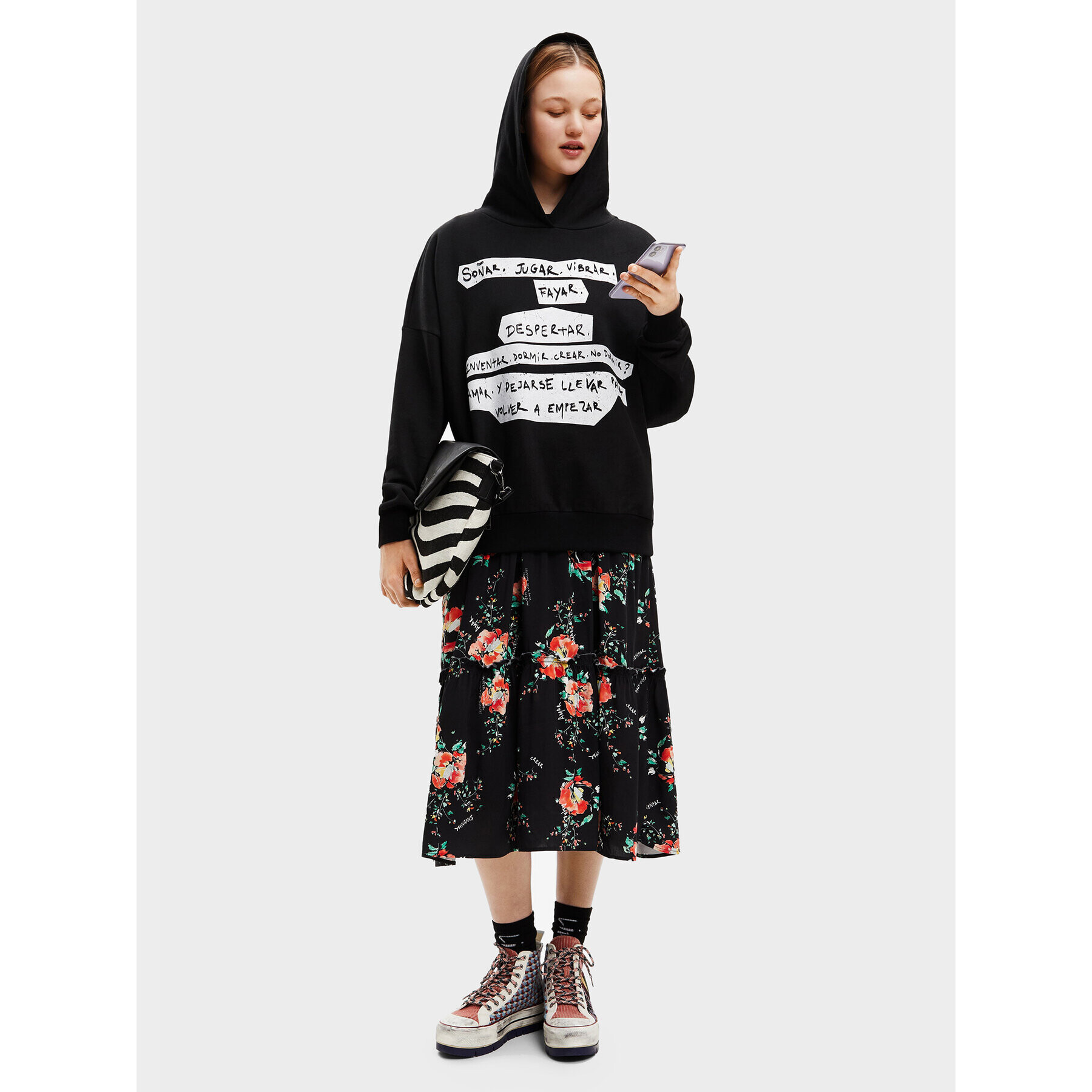 Desigual Суитшърт Irma 22WWSK43 Черен Oversize - Pepit.bg