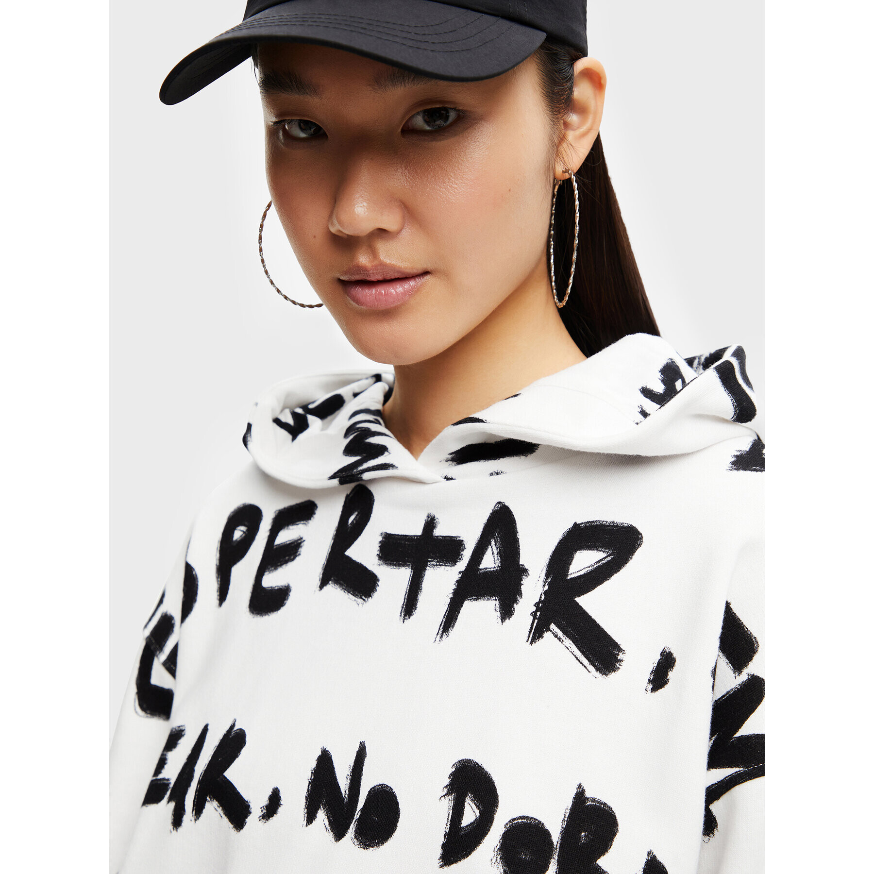 Desigual Суитшърт Kora 22WWSK44 Бежов Regular Fit - Pepit.bg