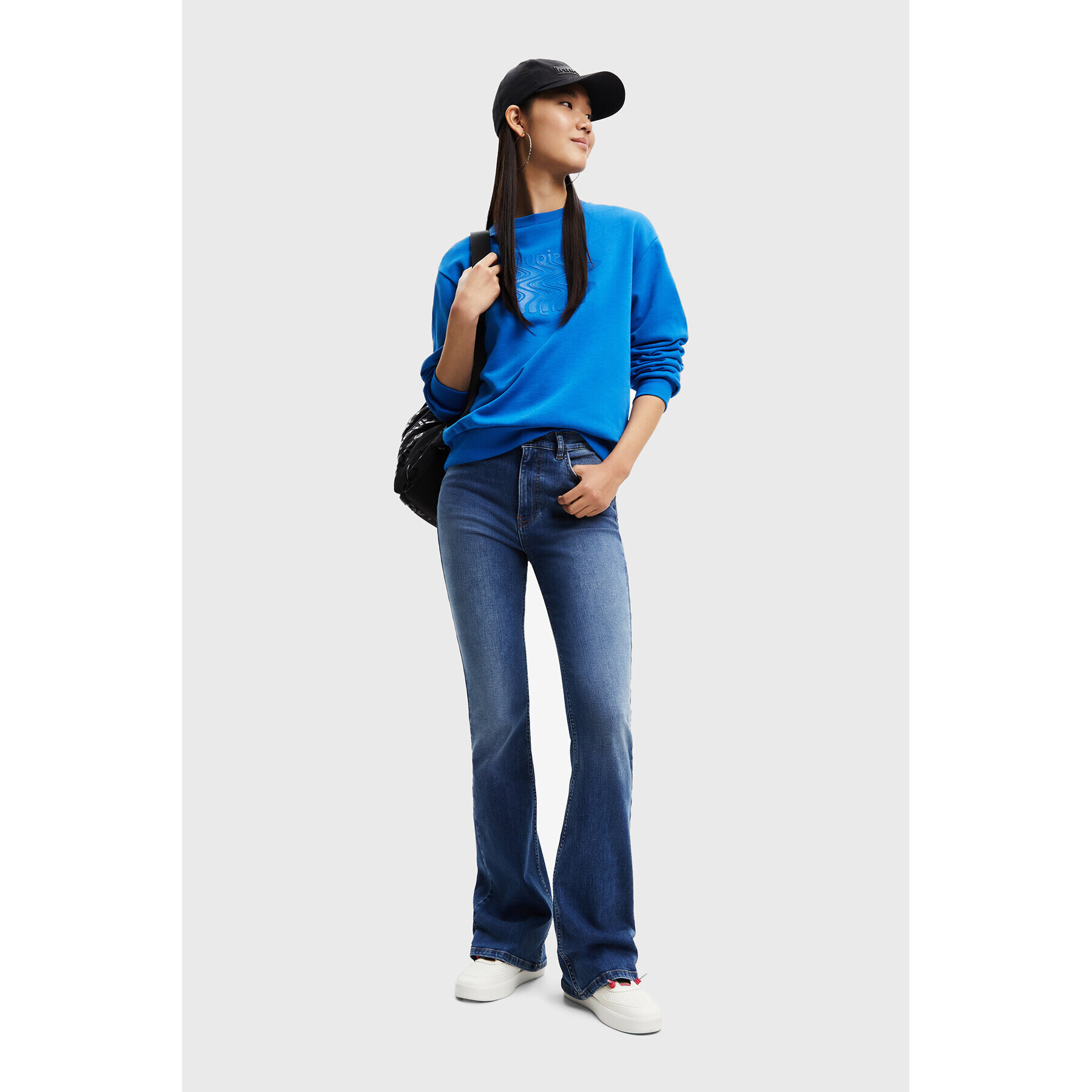 Desigual Суитшърт Mambo 22WWSK40 Син Regular Fit - Pepit.bg