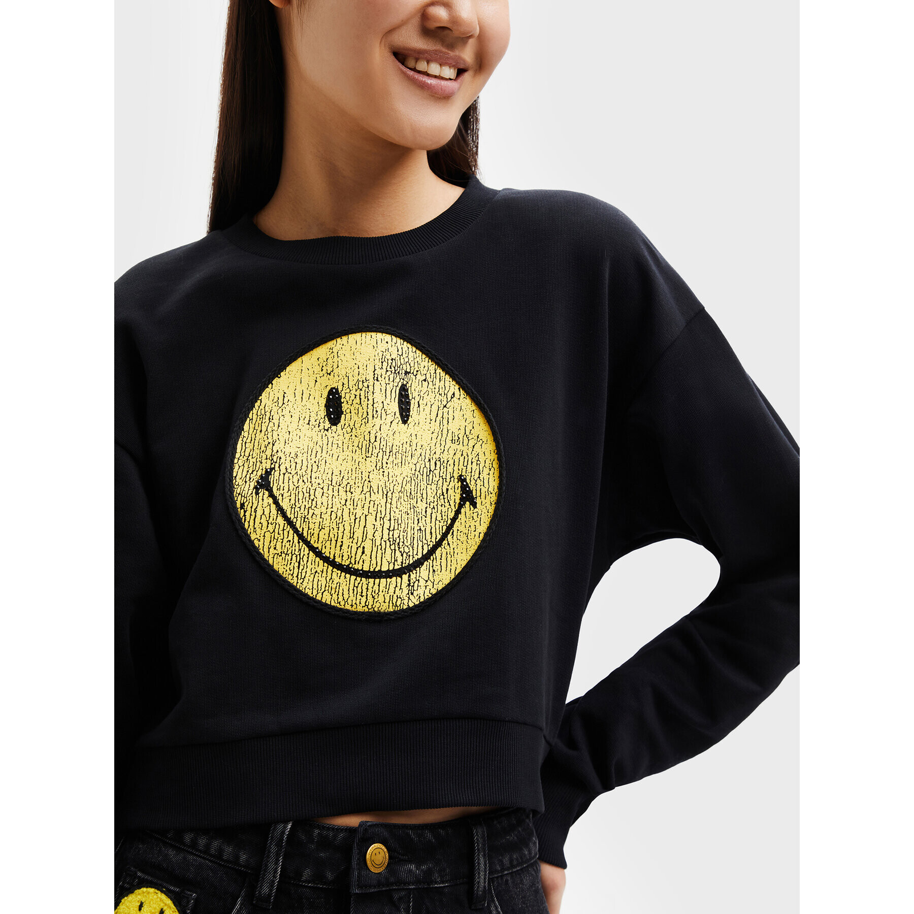 Desigual Суитшърт SMILEY 22WWSK35 Черен Relaxed Fit - Pepit.bg