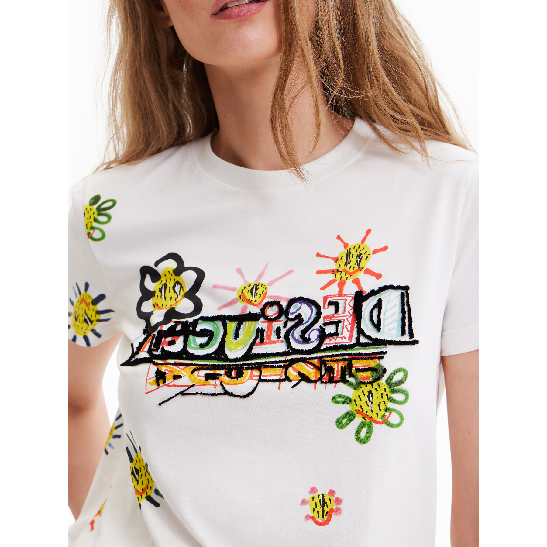 Desigual Тишърт 23SWTKAJ Бежов Regular Fit - Pepit.bg